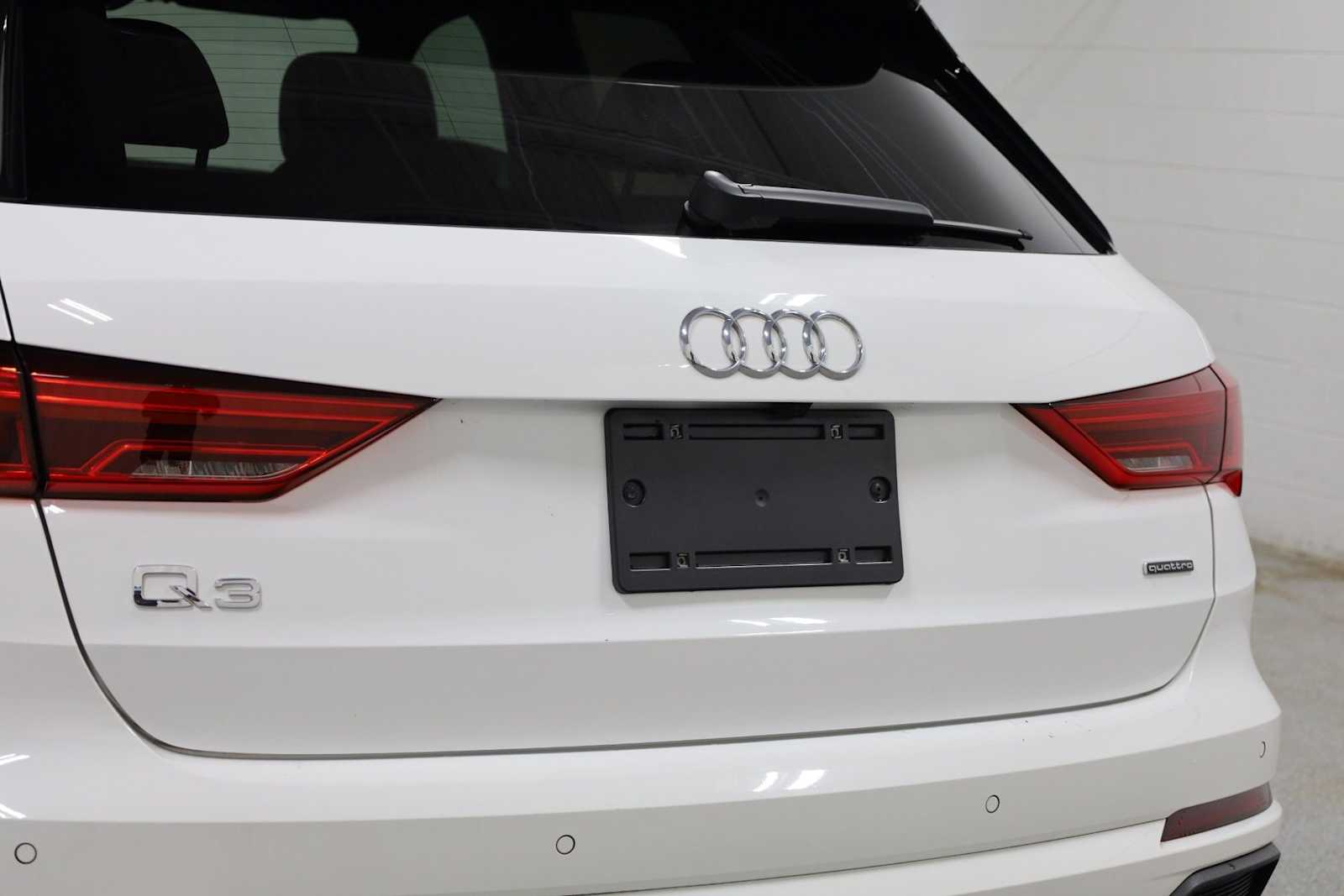 Thumbnail: 2023 Audi Q3 - 8