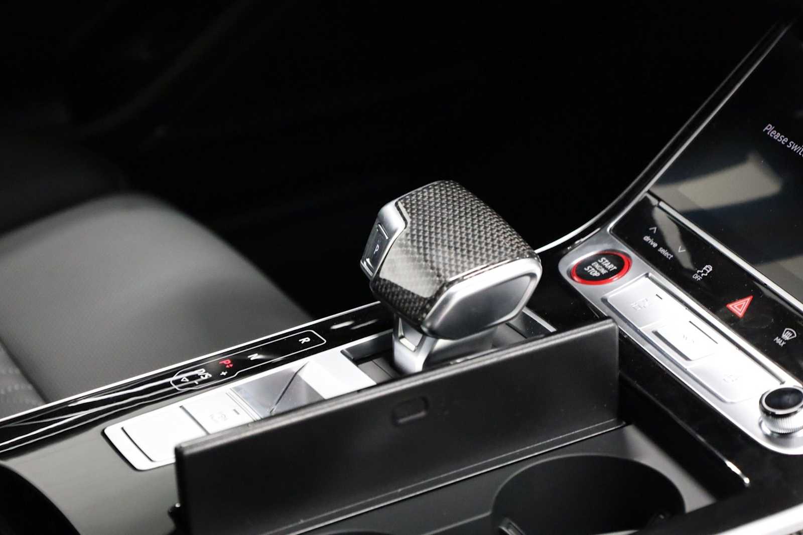 Thumbnail: 2025 Audi S8 - 21