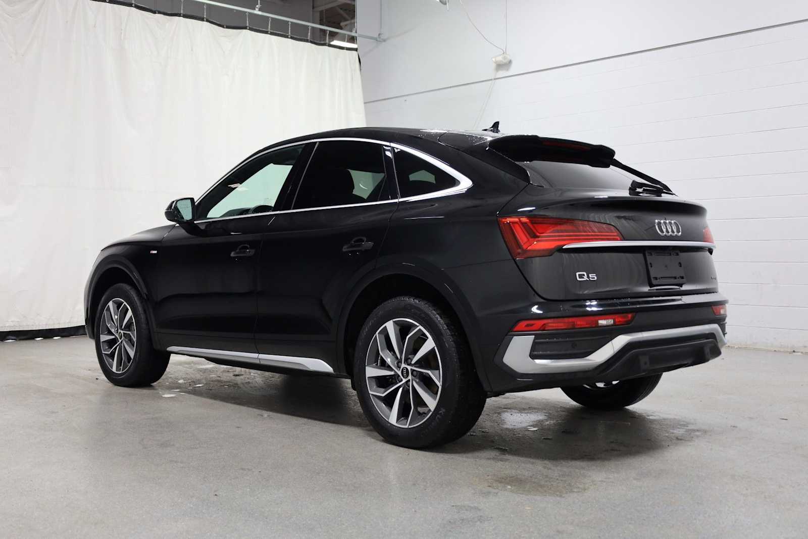 Thumbnail: 2023 Audi Q5 - 3