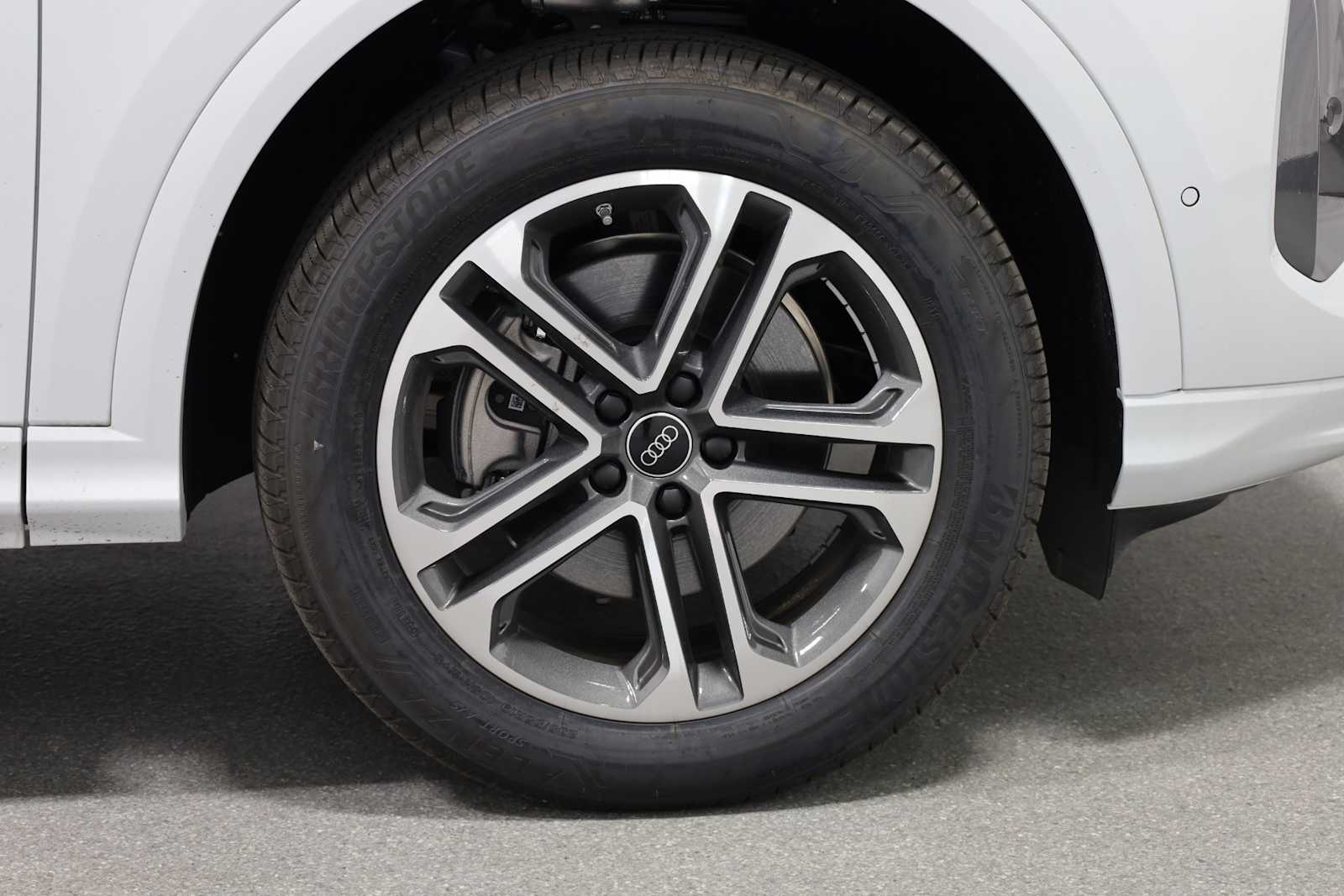 Thumbnail: 2025 Audi Q5 - 12