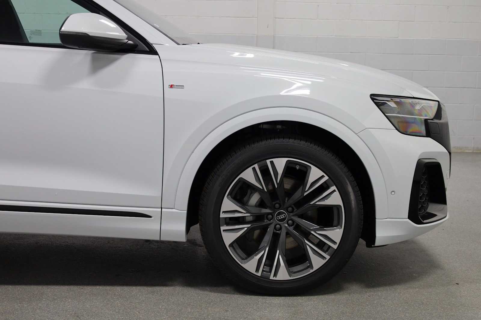 Thumbnail: 2026 Audi Q8 - 11