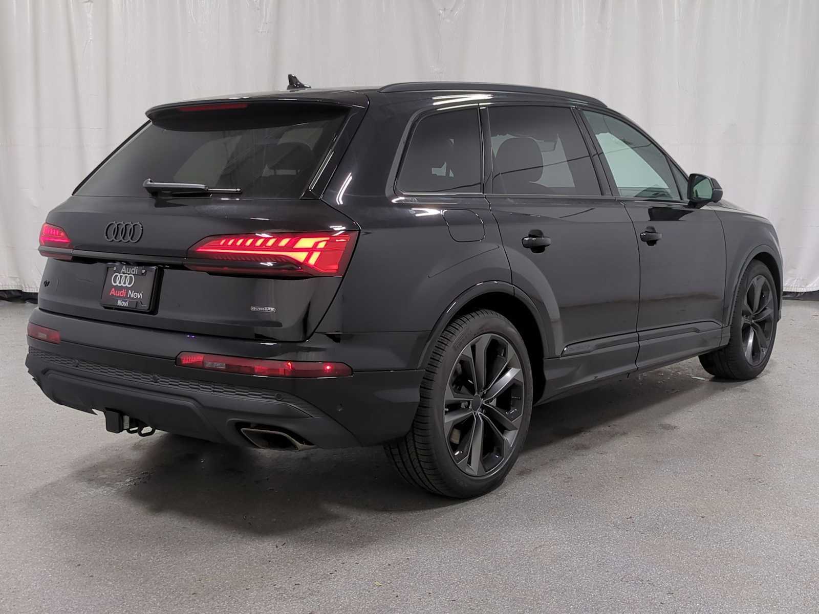 Thumbnail: 2026 Audi Q7 - 9