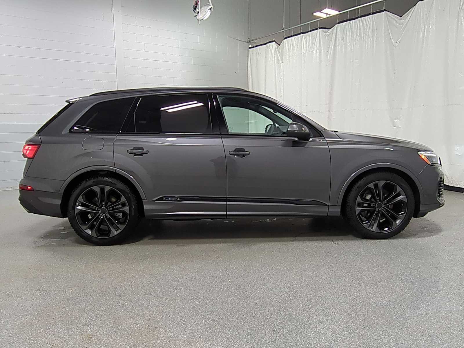 Thumbnail: 2026 Audi Q7 - 10