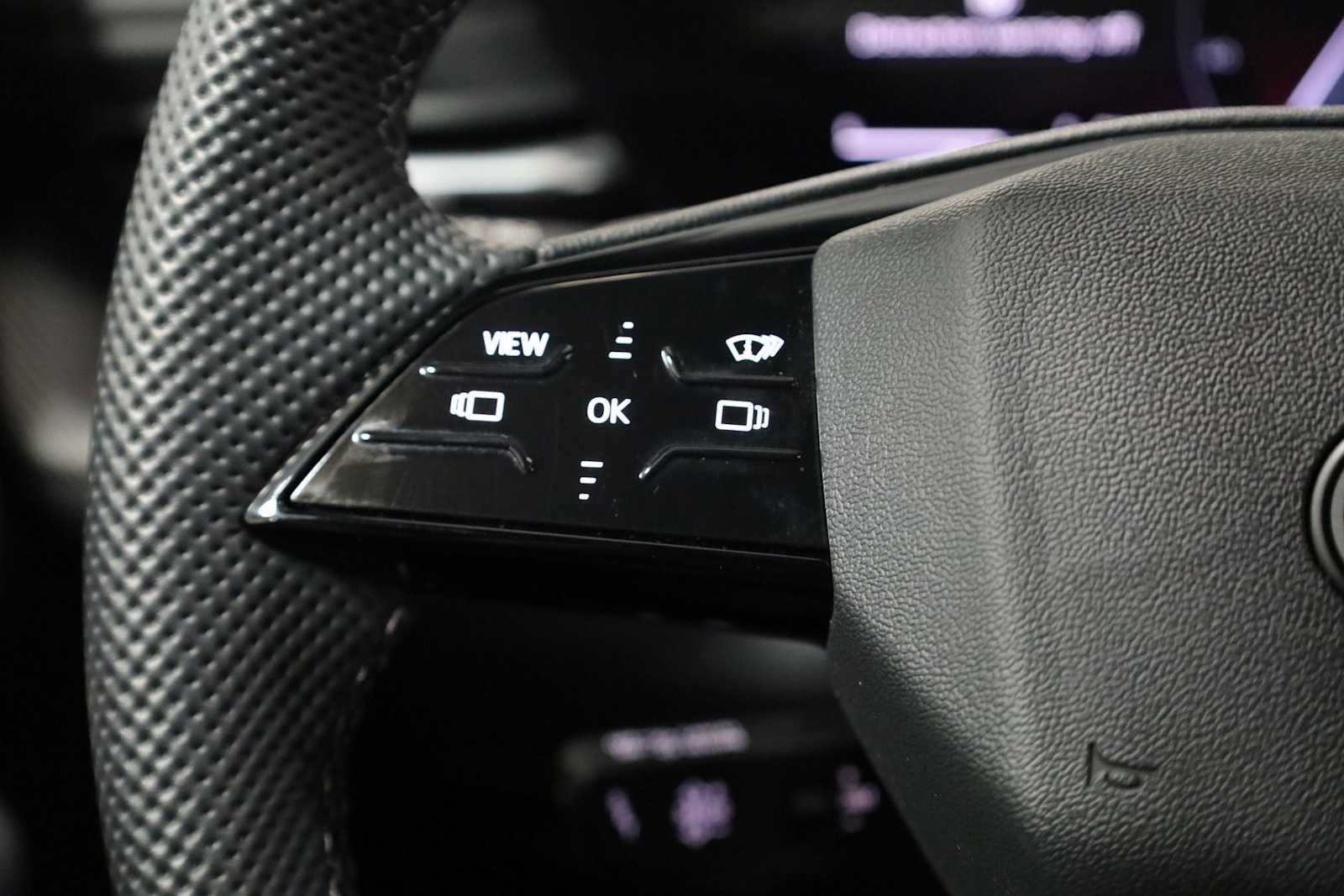 Thumbnail: 2025 Audi SQ5 - 24