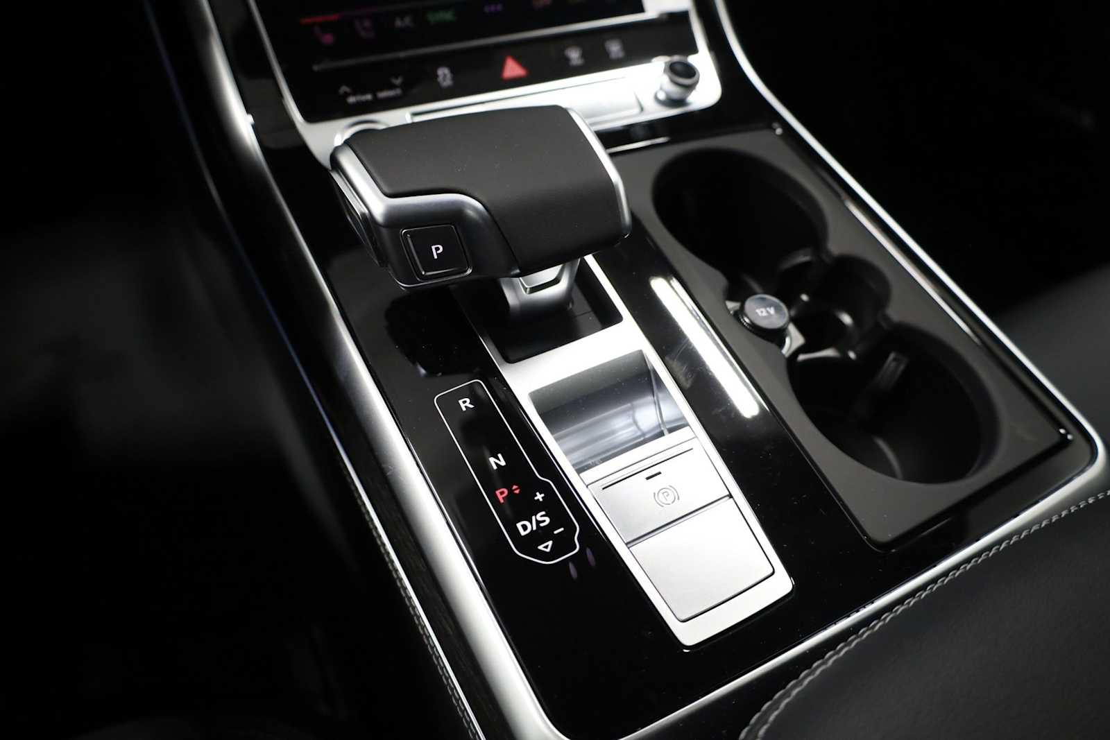 Thumbnail: 2026 Audi Q8 - 27