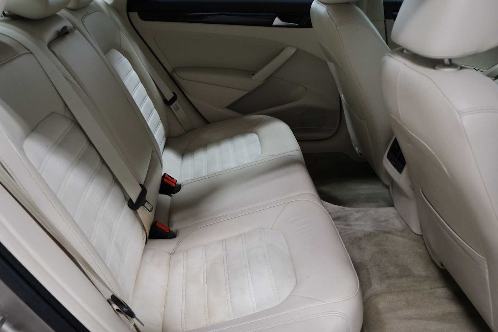 Thumbnail: 2015 Volkswagen Passat - 33