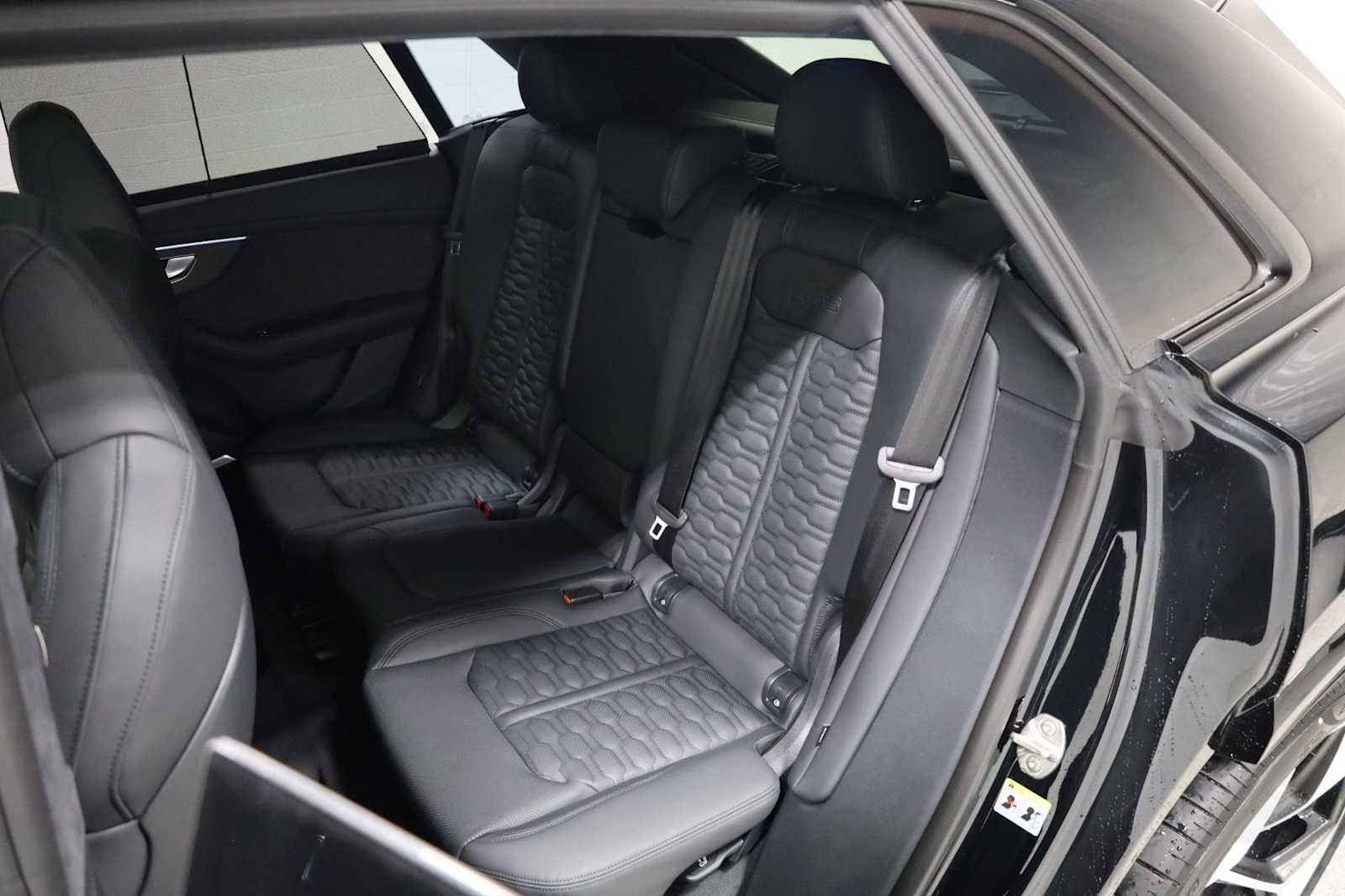 Thumbnail: 2026 Audi RS Q8 - 33