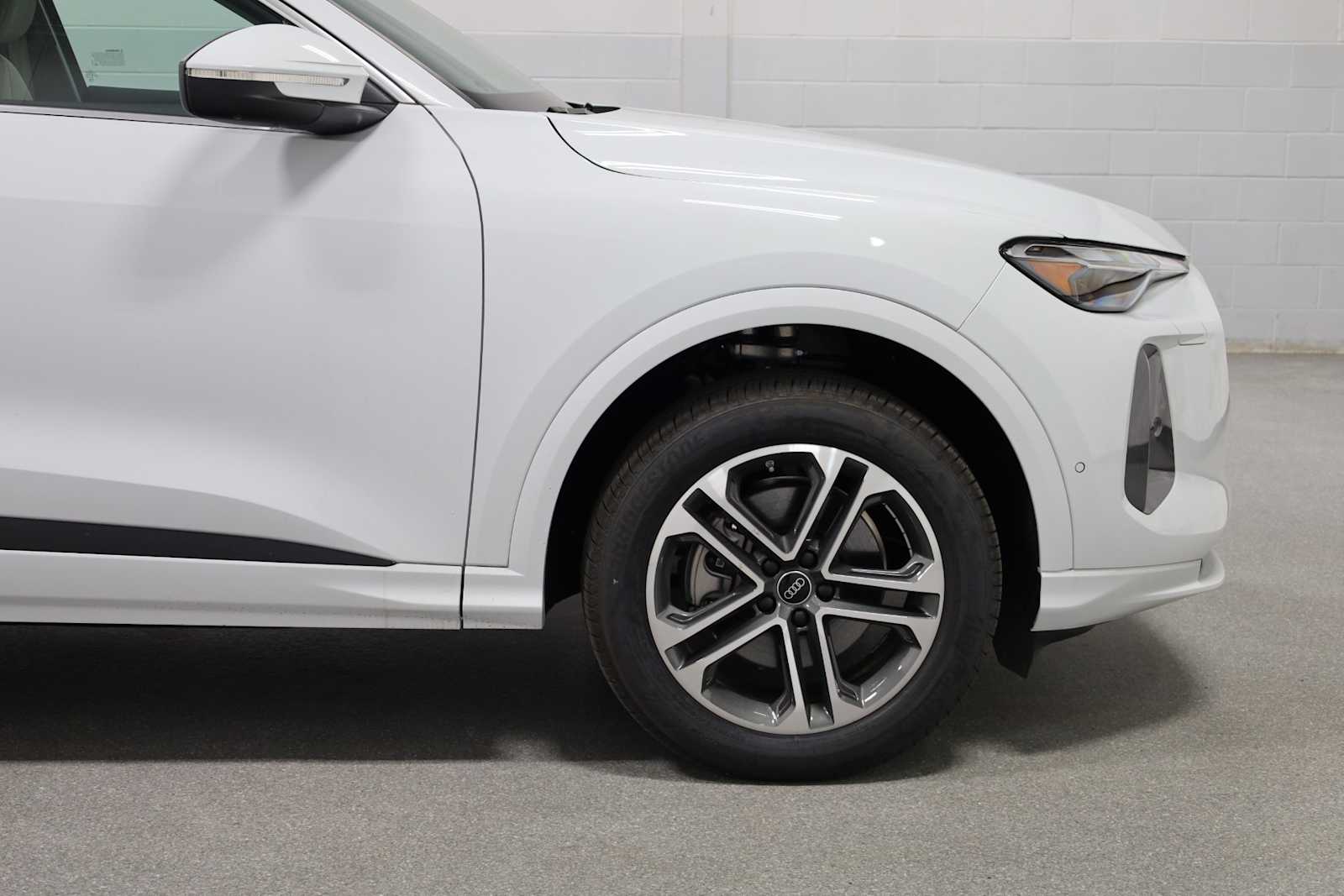 Thumbnail: 2025 Audi Q5 - 11