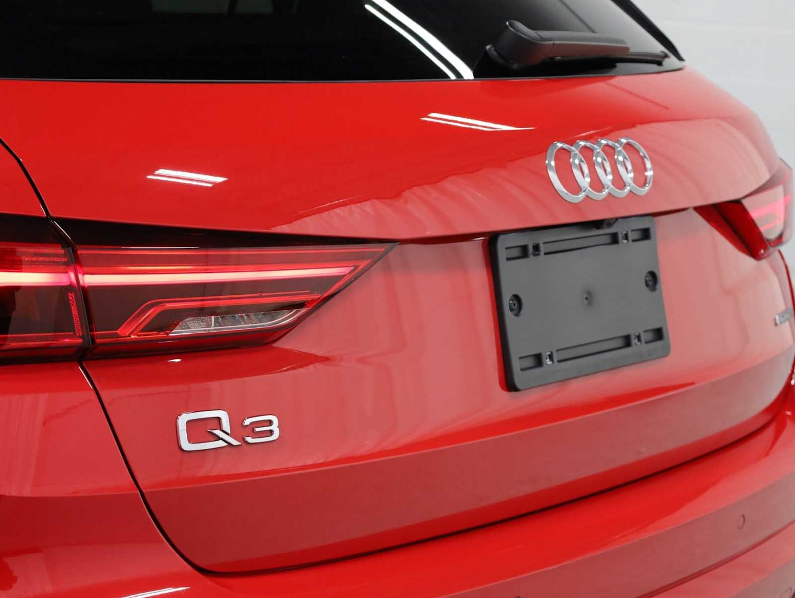 Thumbnail: 2025 Audi Q3 - 8