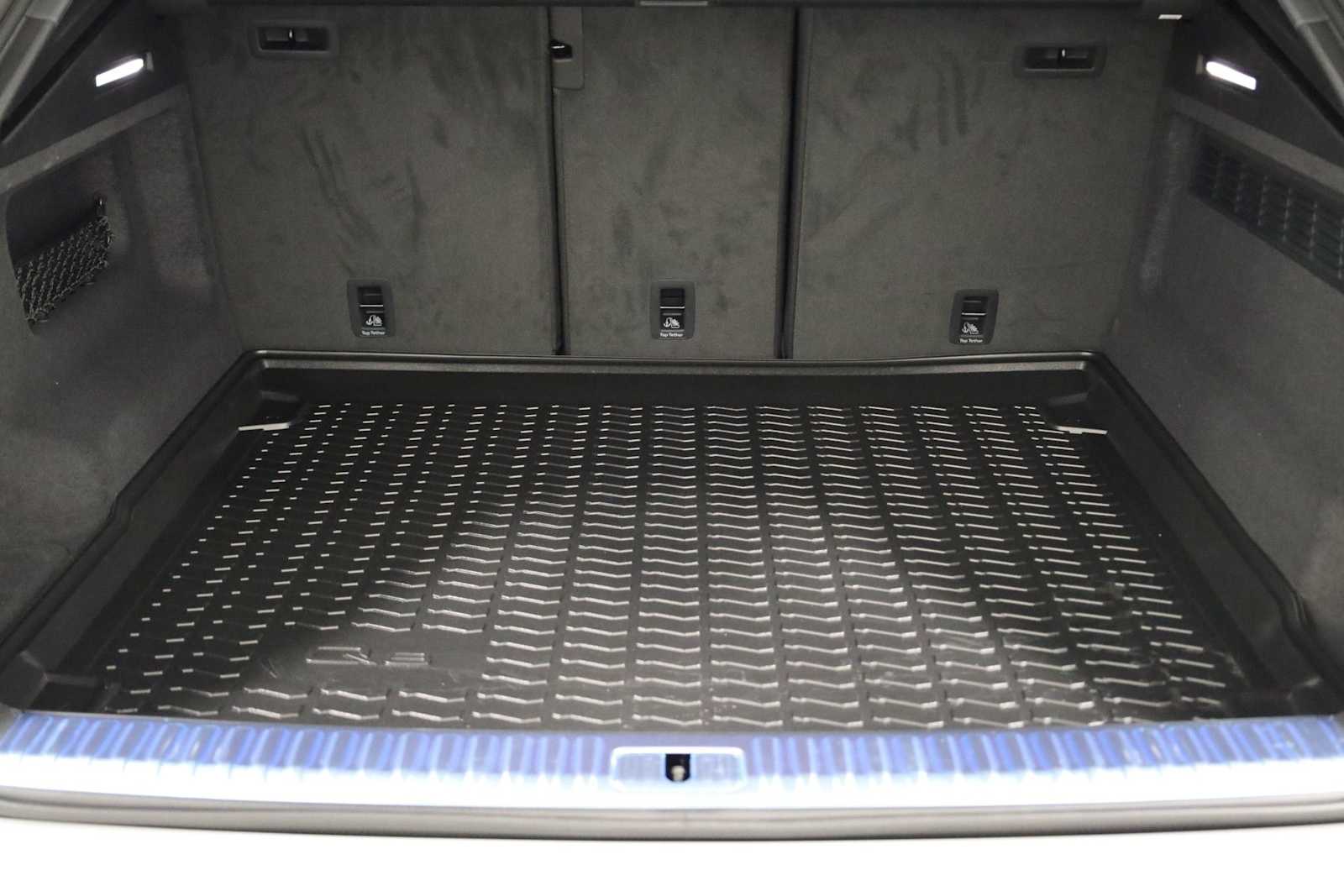 Thumbnail: 2026 Audi Q8 - 38