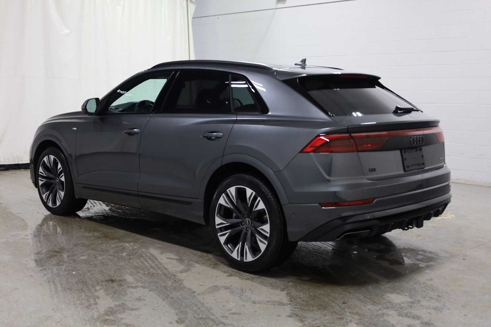 Thumbnail: 2026 Audi Q8 - 3