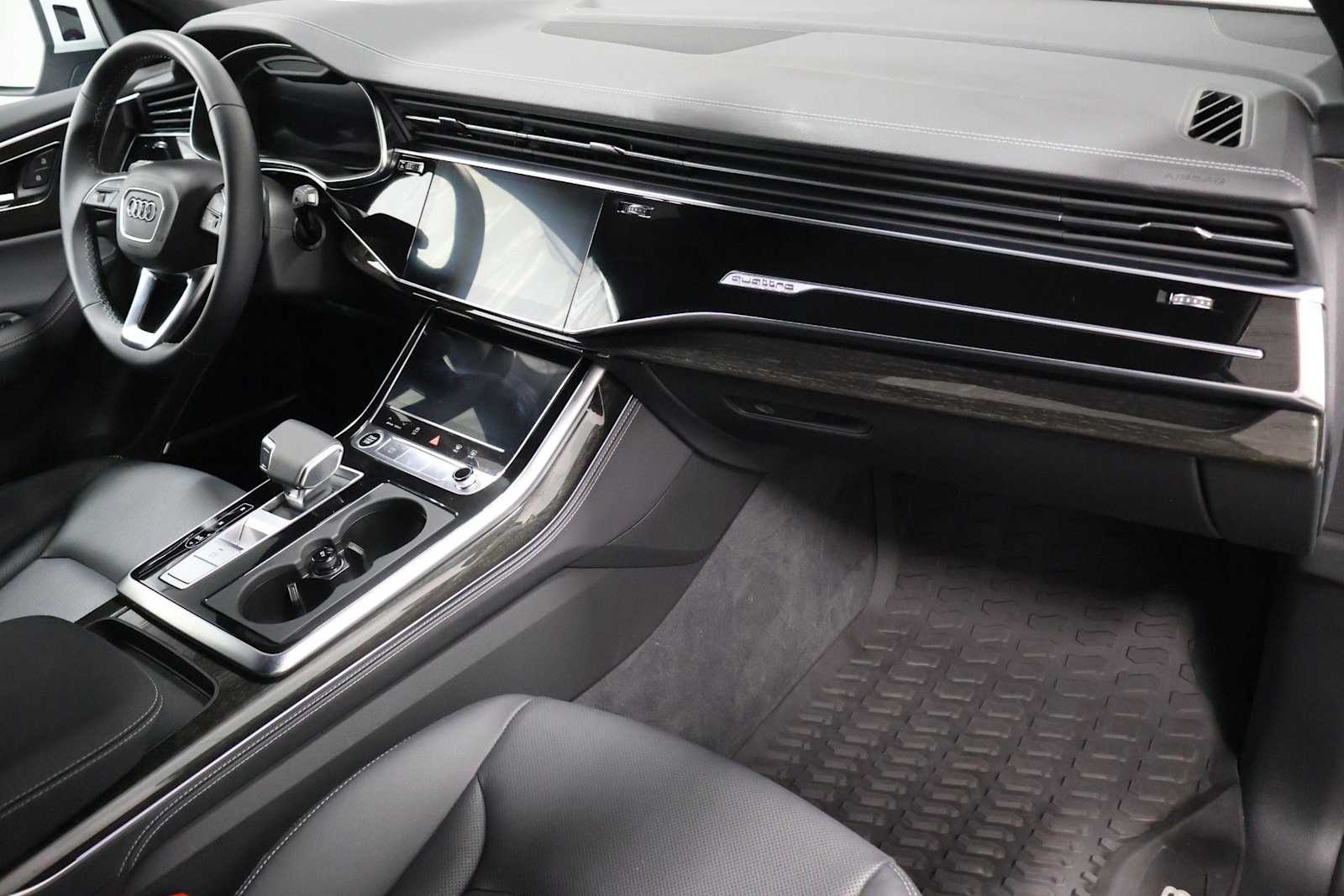 Thumbnail: 2025 Audi Q8 - 6