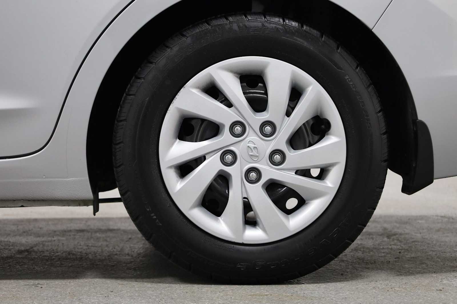 Thumbnail: 2020 Hyundai Elantra - 34