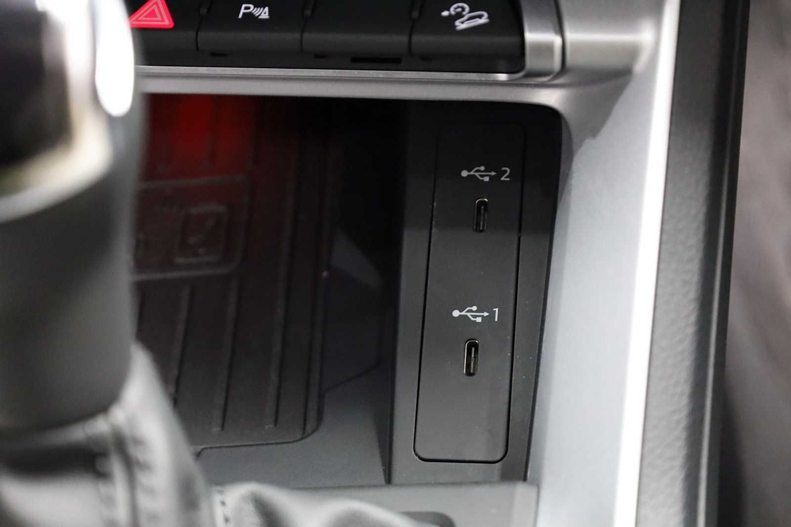 Thumbnail: 2025 Audi Q3 - 32