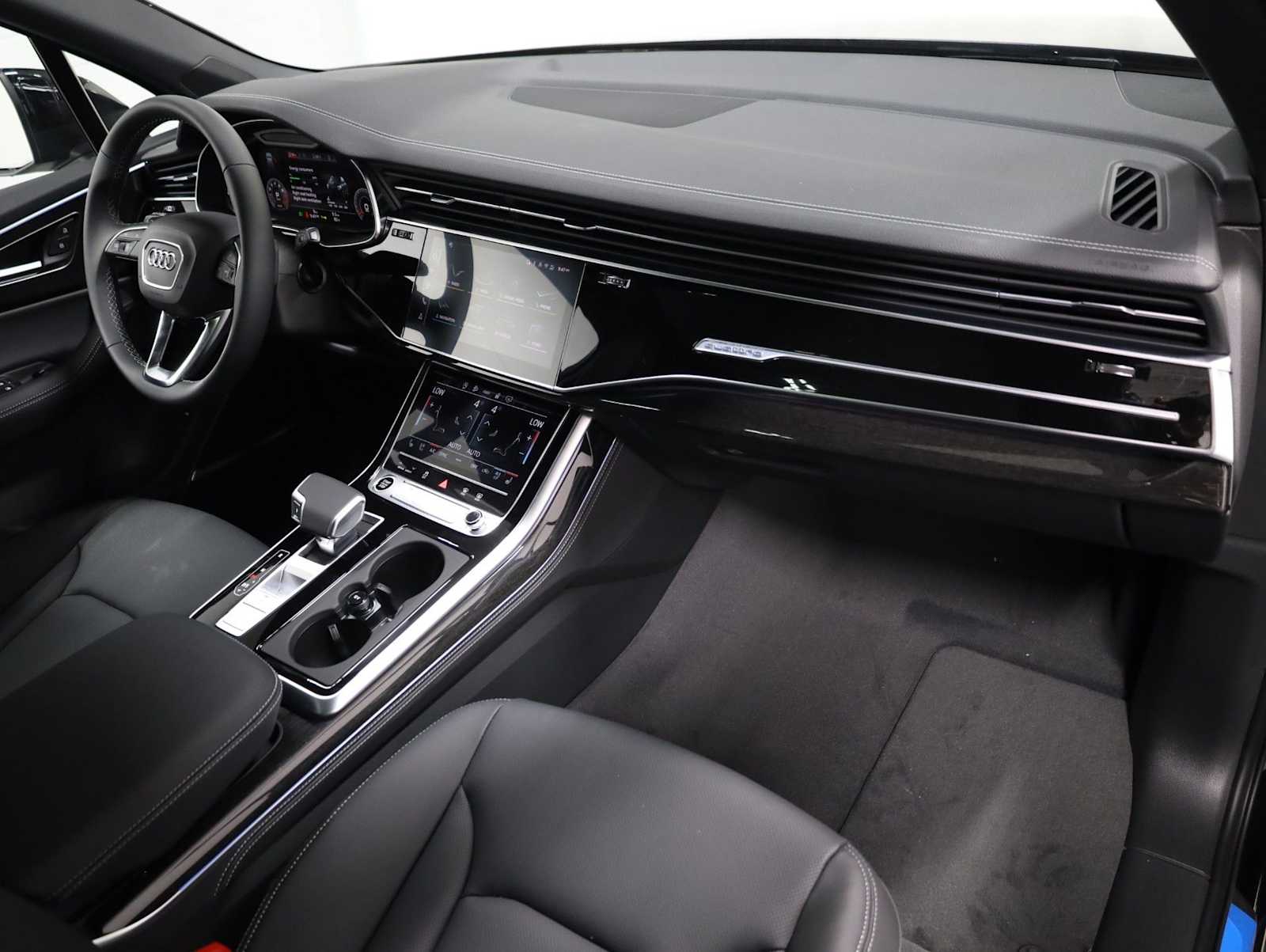 Thumbnail: 2026 Audi Q7 - 6
