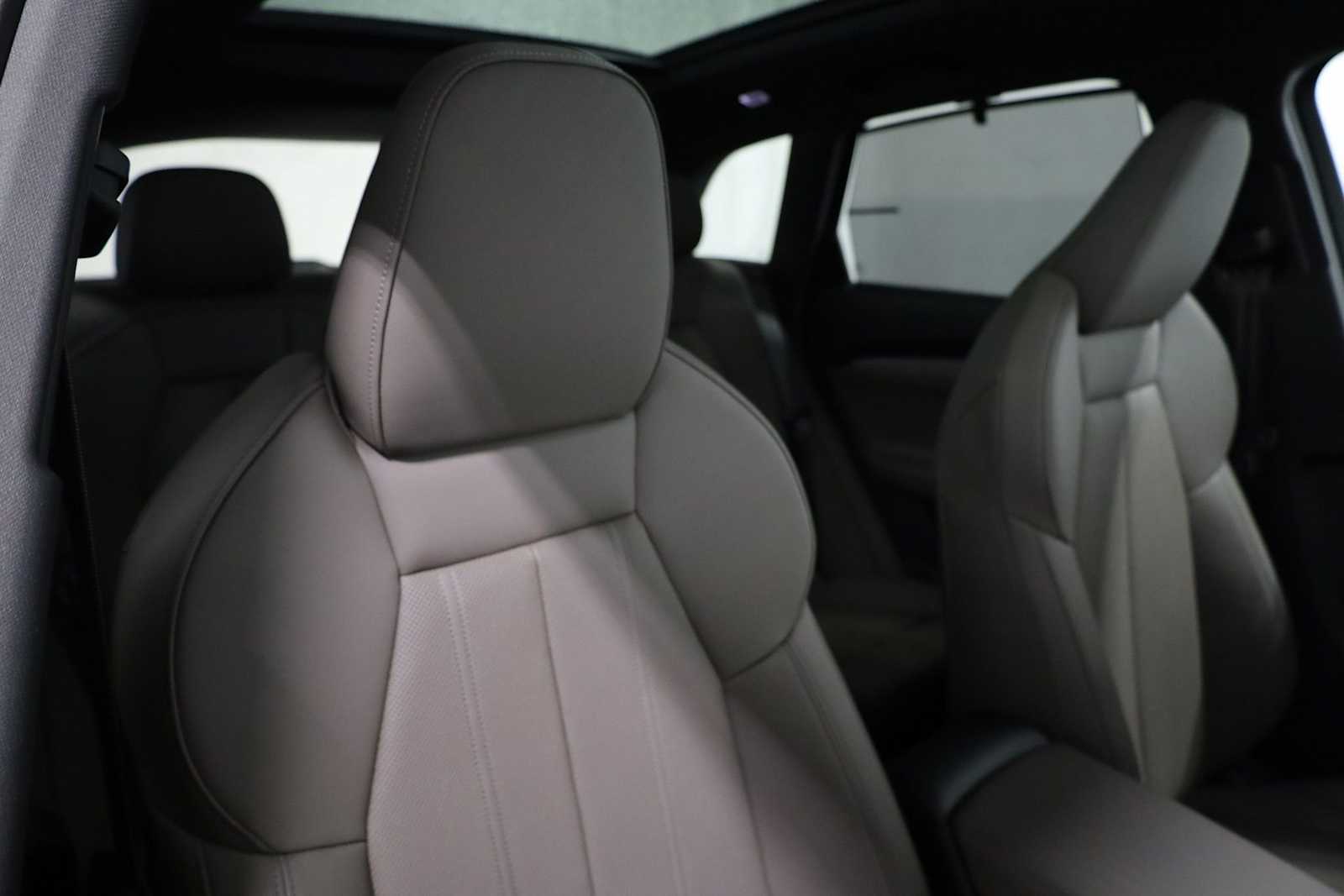 Thumbnail: 2025 Audi Q5 - 21