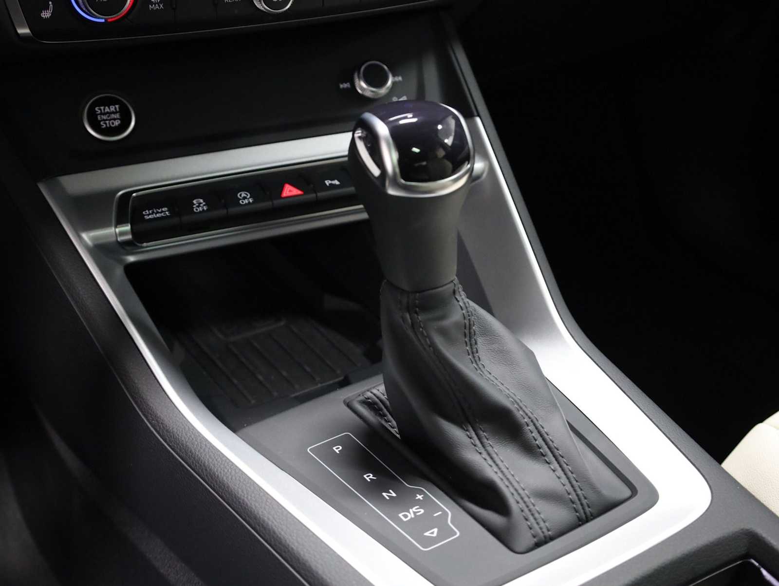 Thumbnail: 2025 Audi Q3 - 25