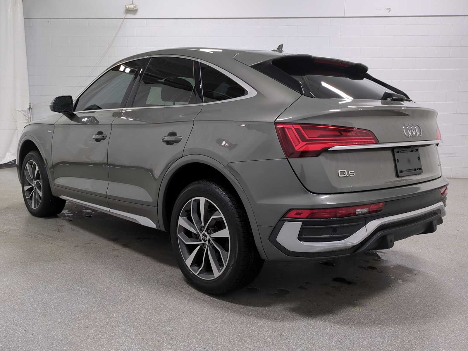 Thumbnail: 2023 Audi Q5 - 4