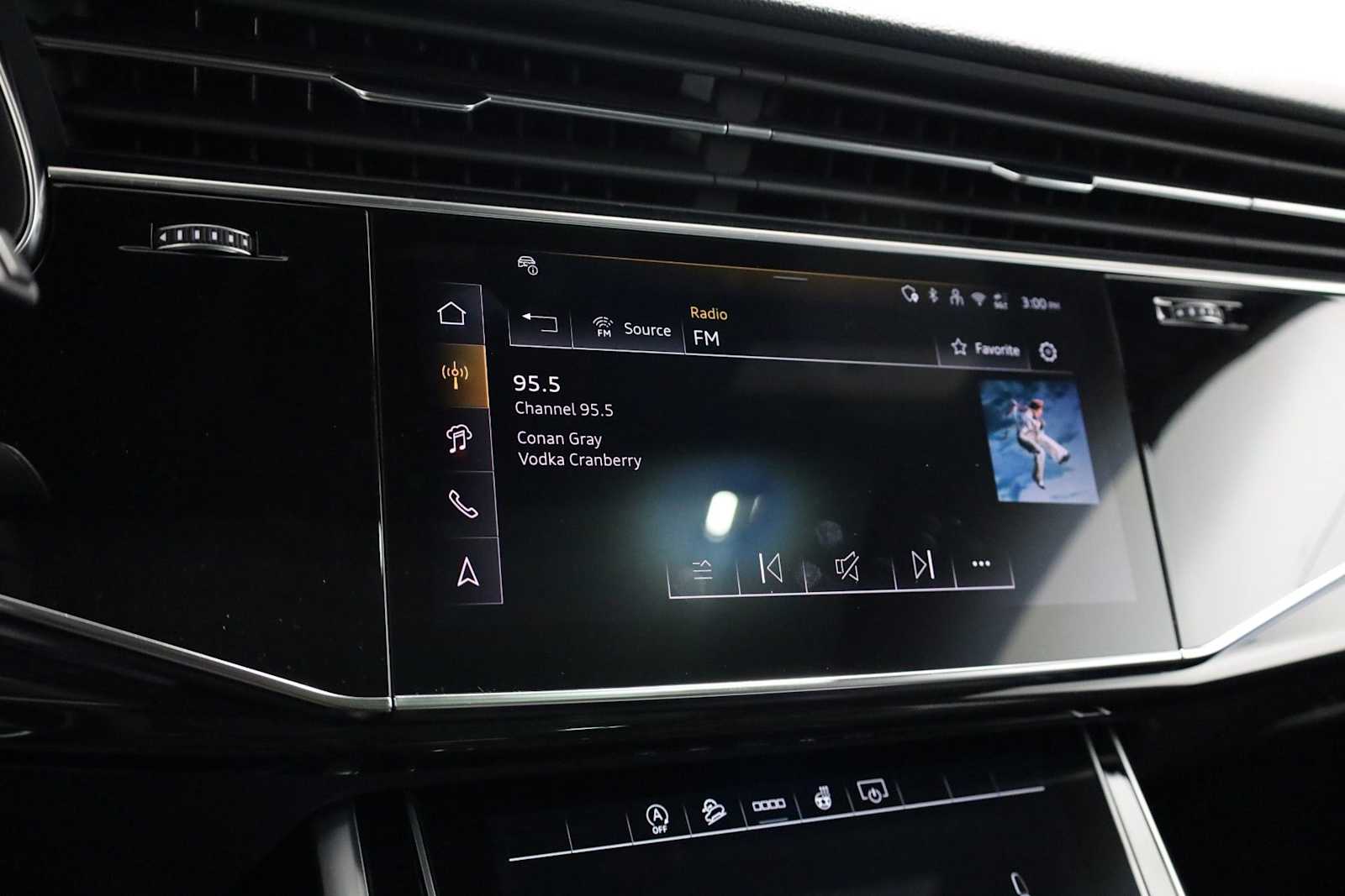 Thumbnail: 2026 Audi Q8 - 30