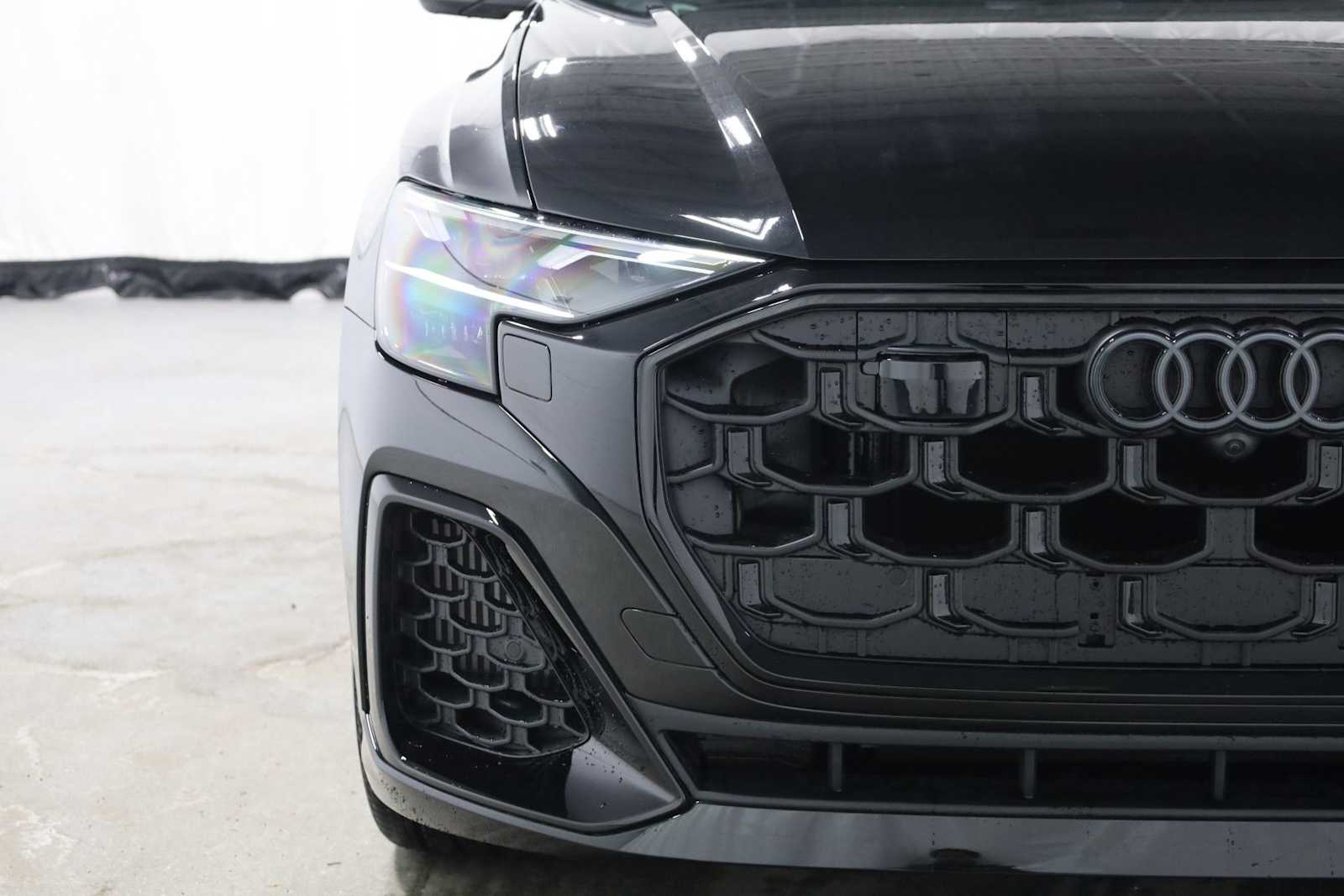 Thumbnail: 2026 Audi Q8 - 15