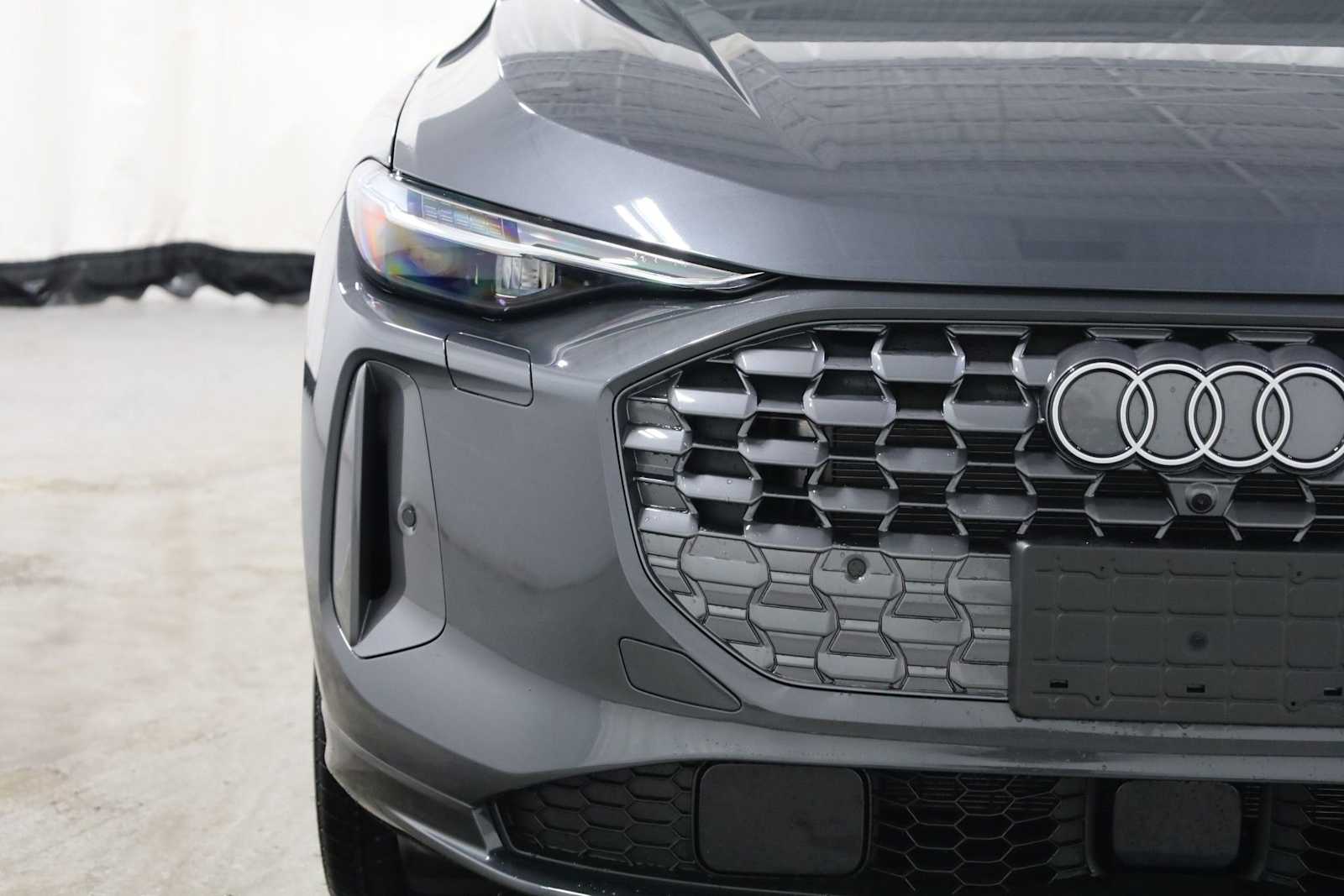 Thumbnail: 2025 Audi Q5 - 15