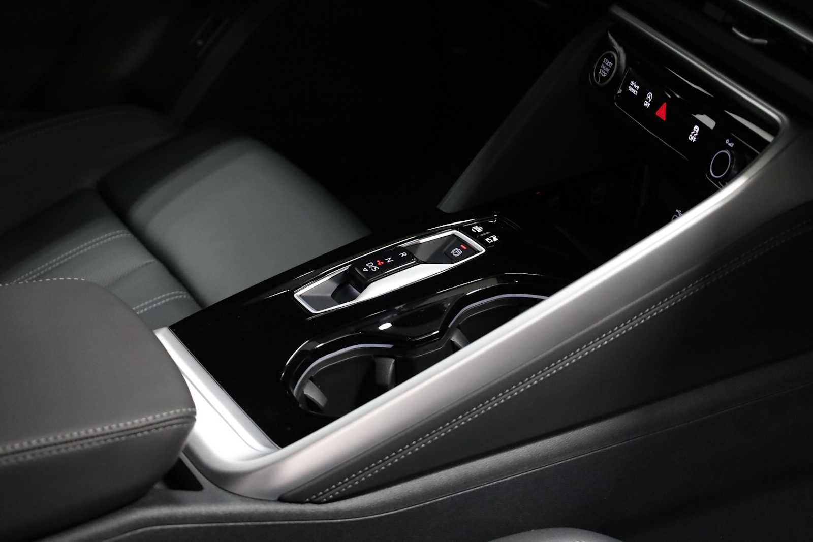 Thumbnail: 2025 Audi Q5 - 20