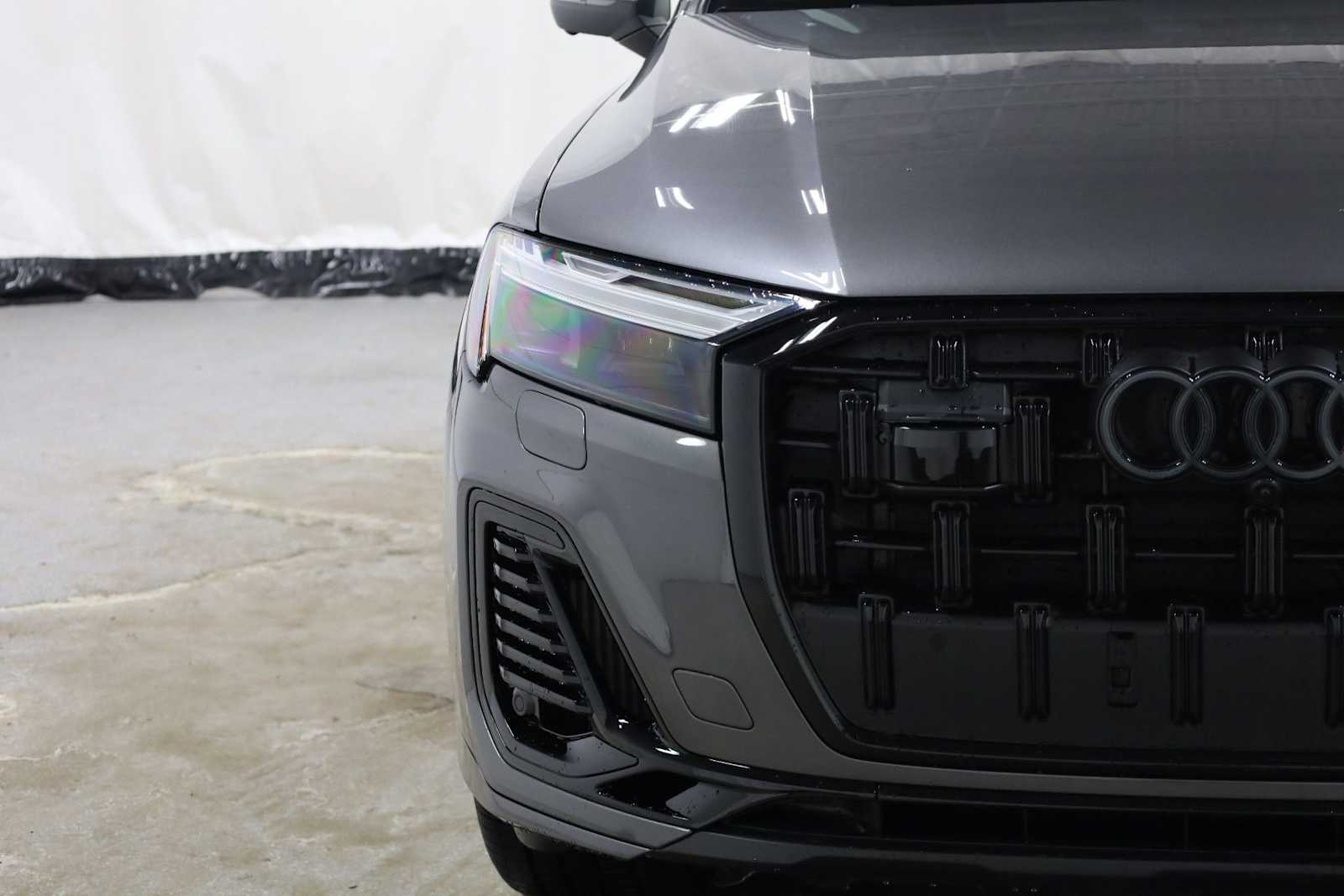 Thumbnail: 2026 Audi Q7 - 15