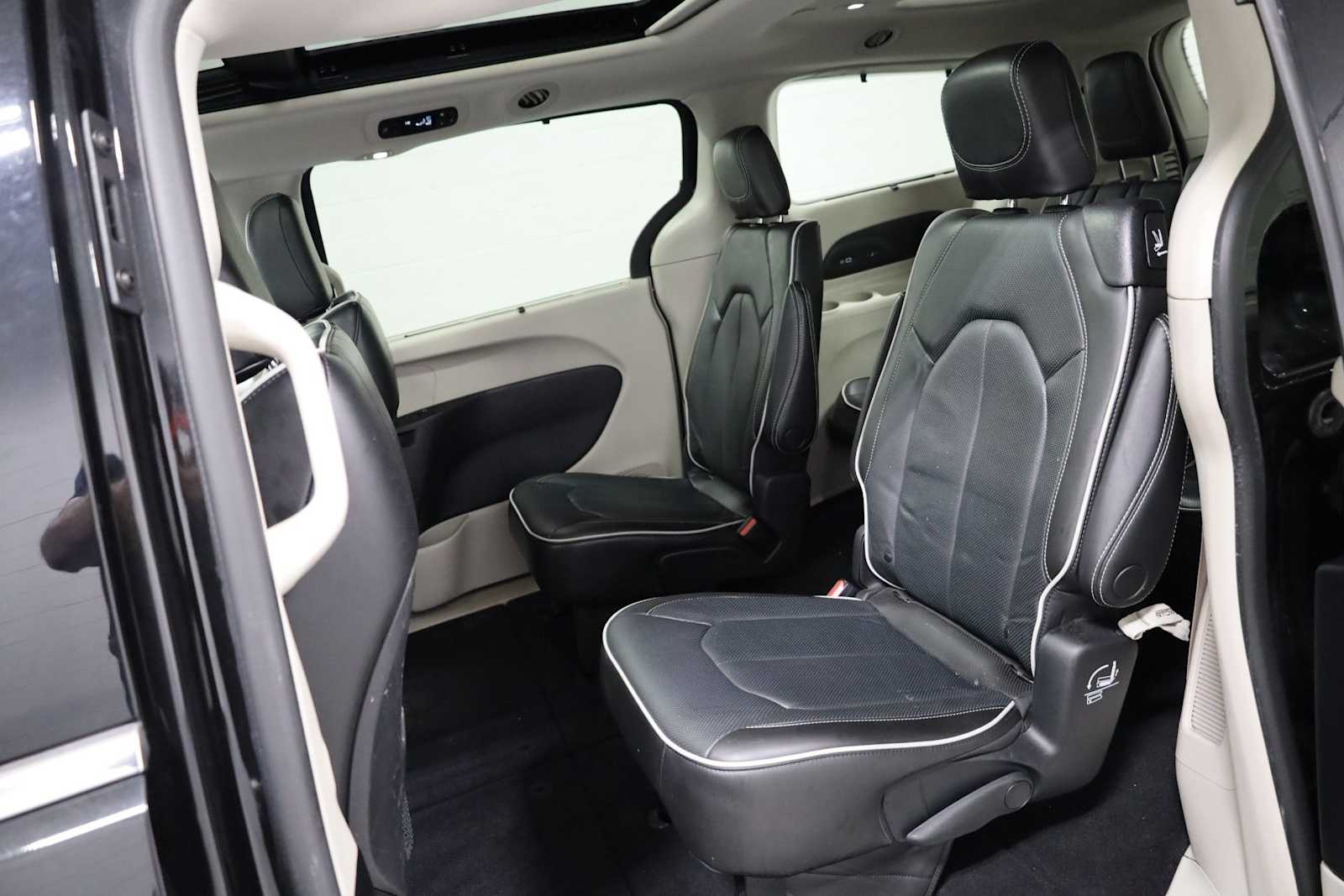 Thumbnail: 2021 Chrysler Pacifica - 32