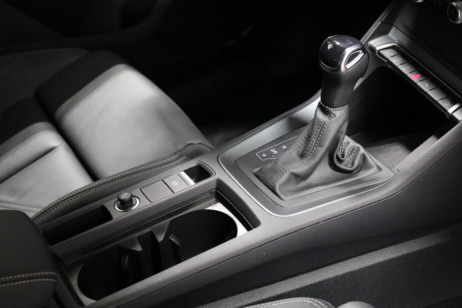 Thumbnail: 2025 Audi Q3 - 19