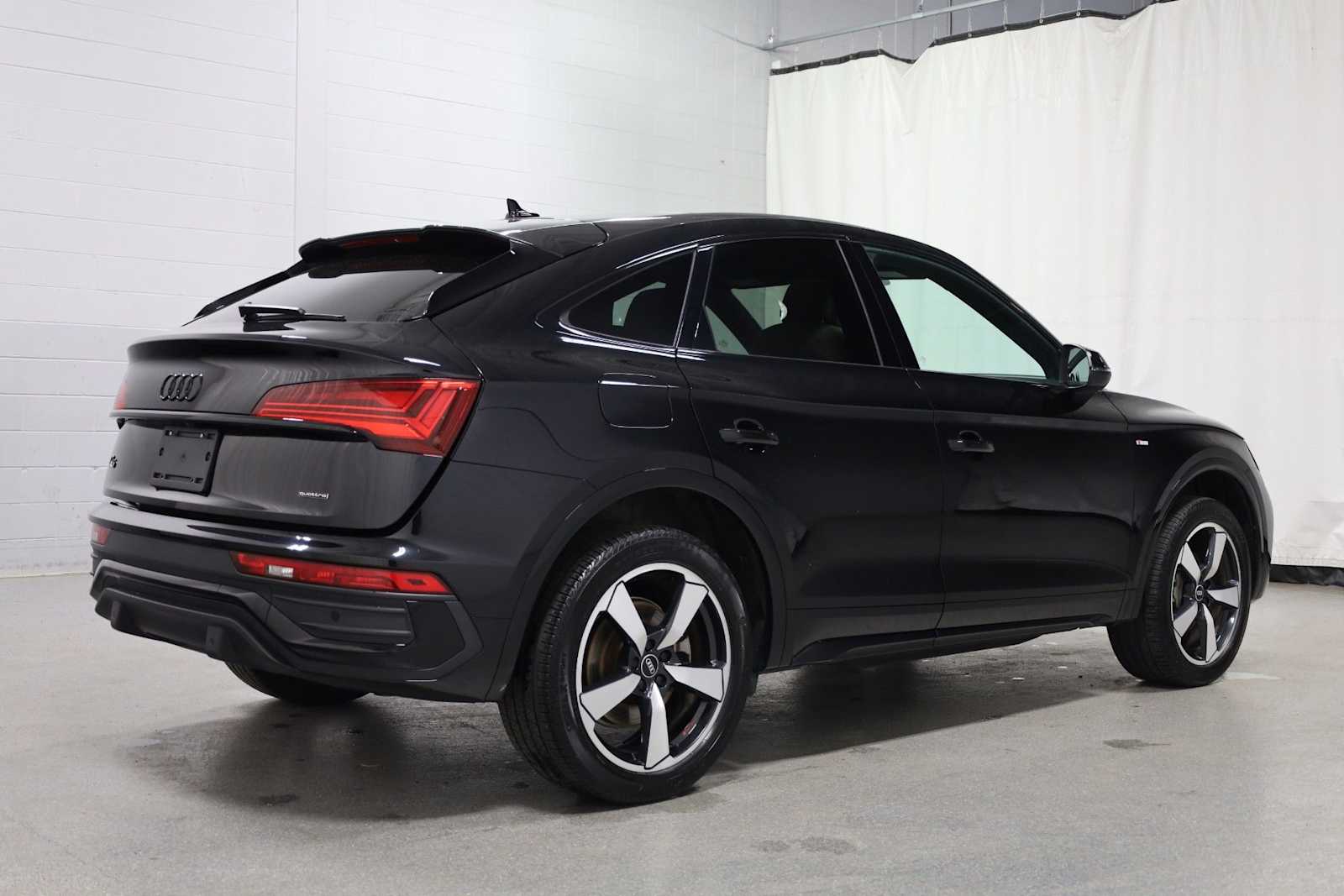 Thumbnail: 2023 Audi Q5 - 9