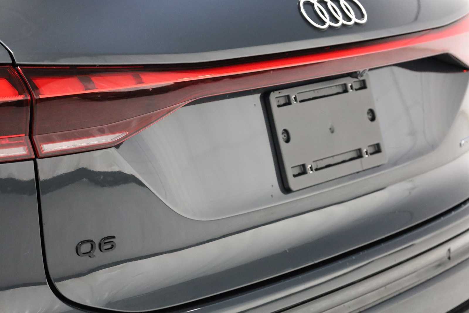 Thumbnail: 2025 Audi Q6 e-tron - 8
