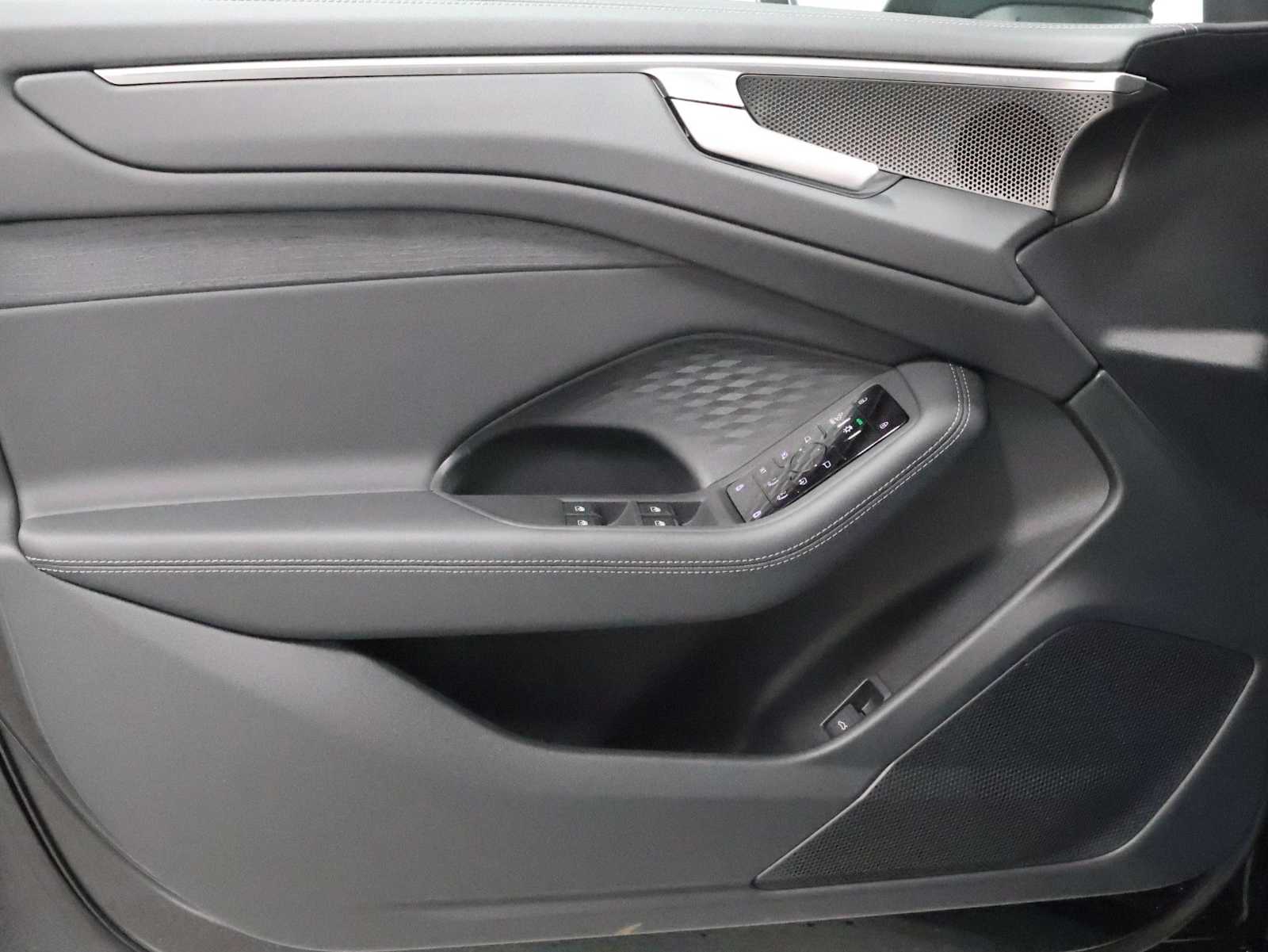 Thumbnail: 2026 Audi A6 - 16