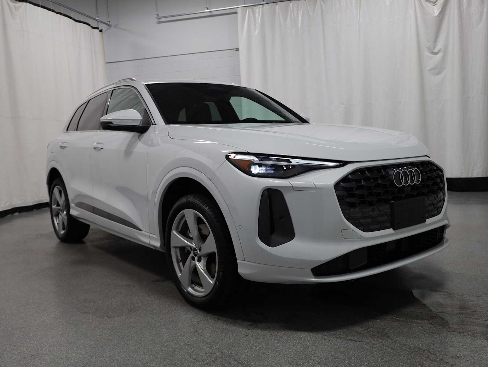 Thumbnail: 2025 Audi Q5 - 13