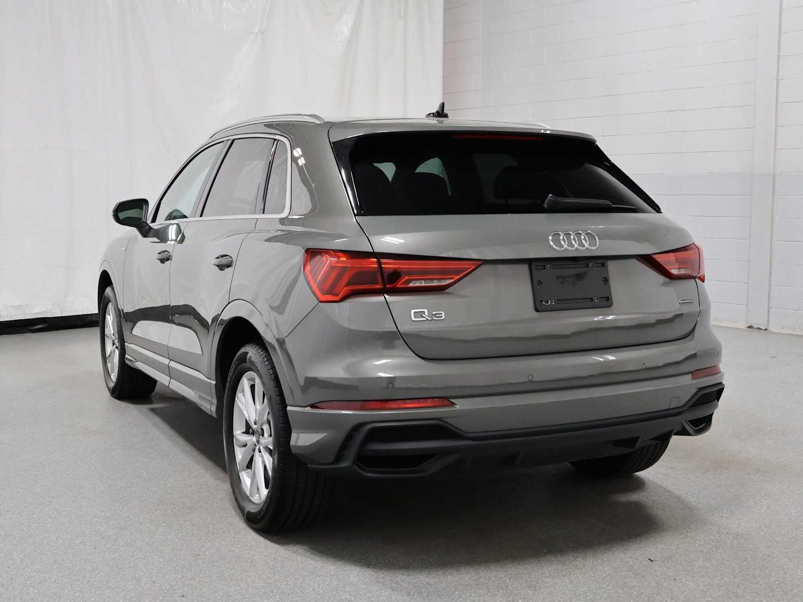 Thumbnail: 2023 Audi Q3 - 3