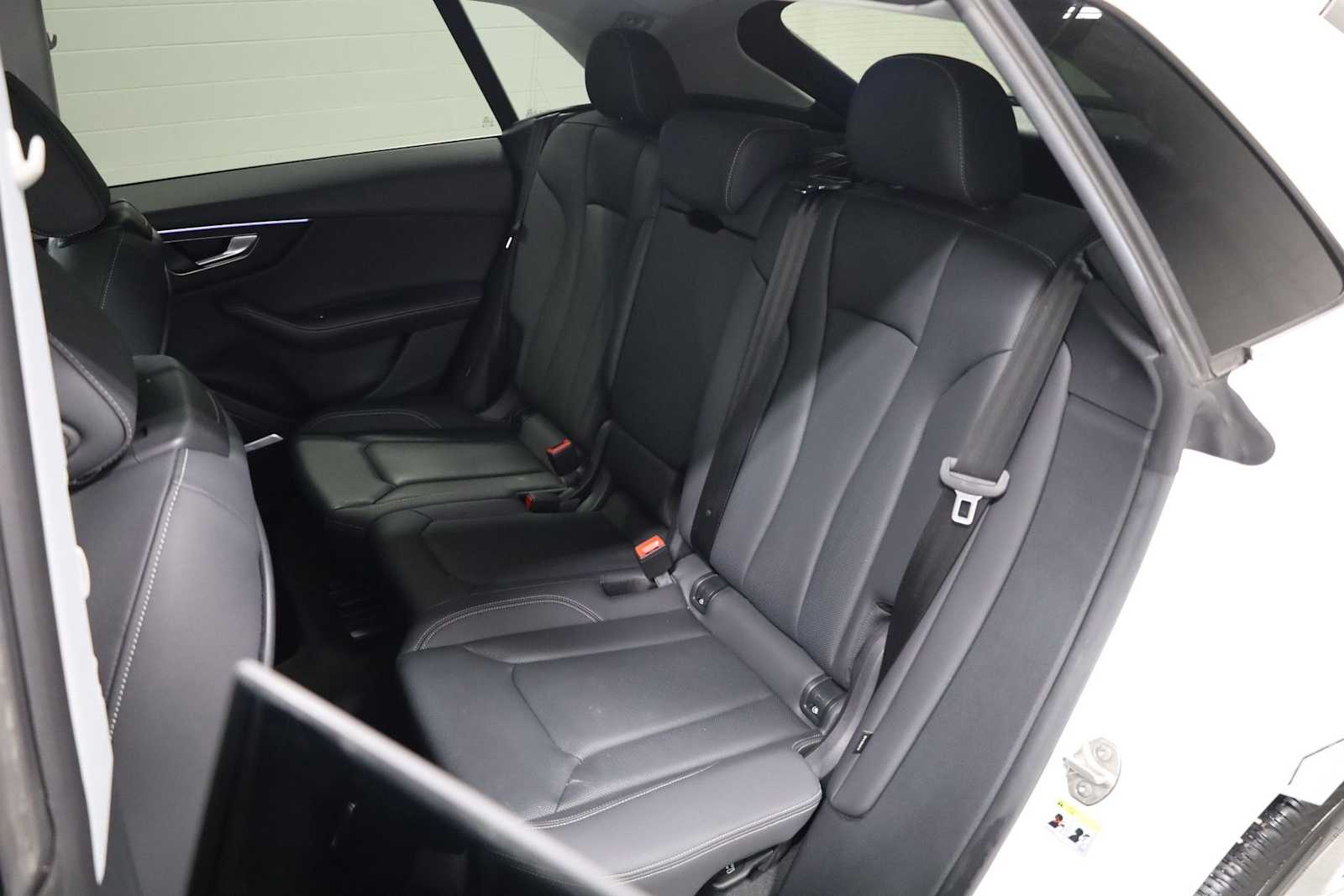 Thumbnail: 2023 Audi Q8 - 33