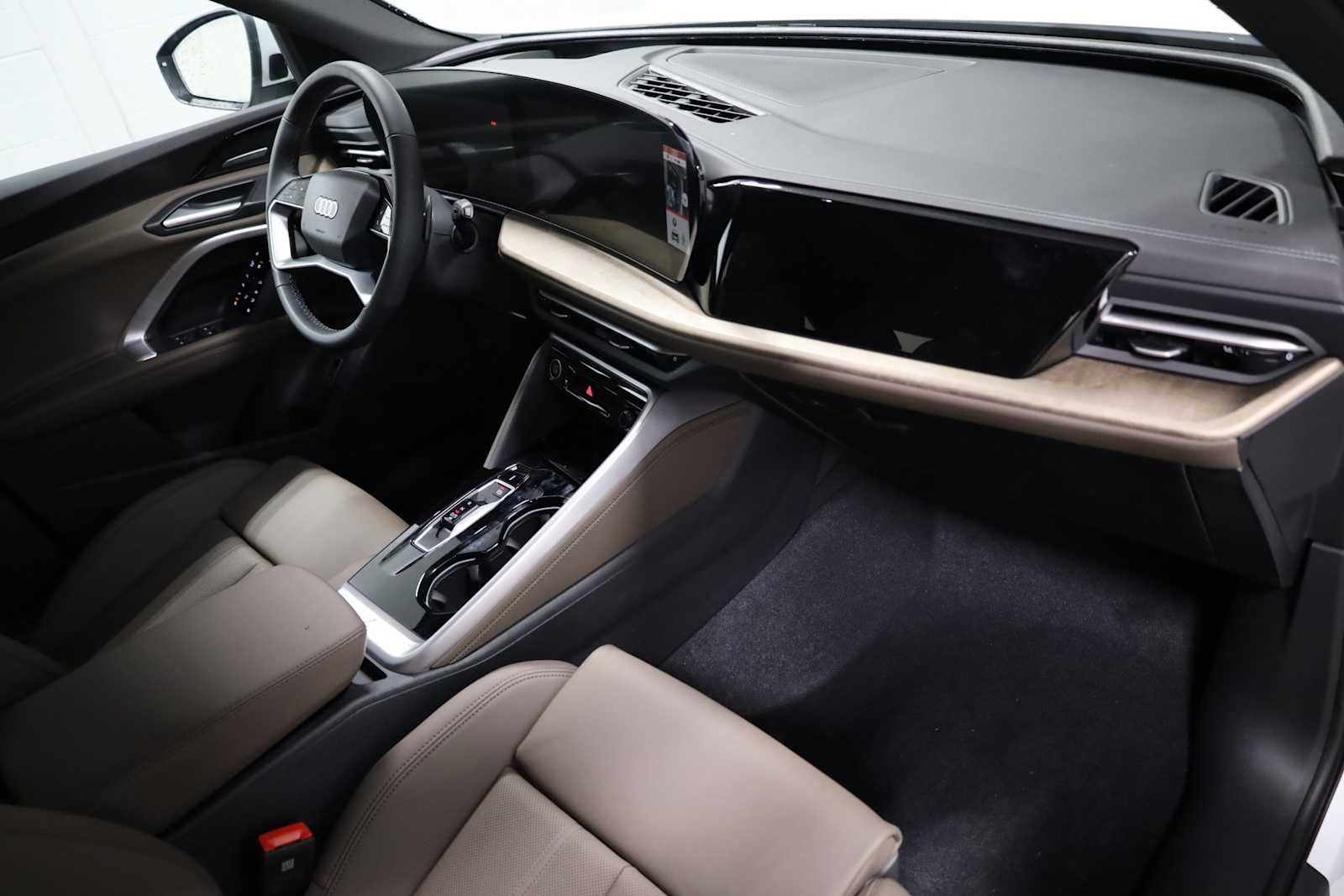 Thumbnail: 2025 Audi Q5 - 6