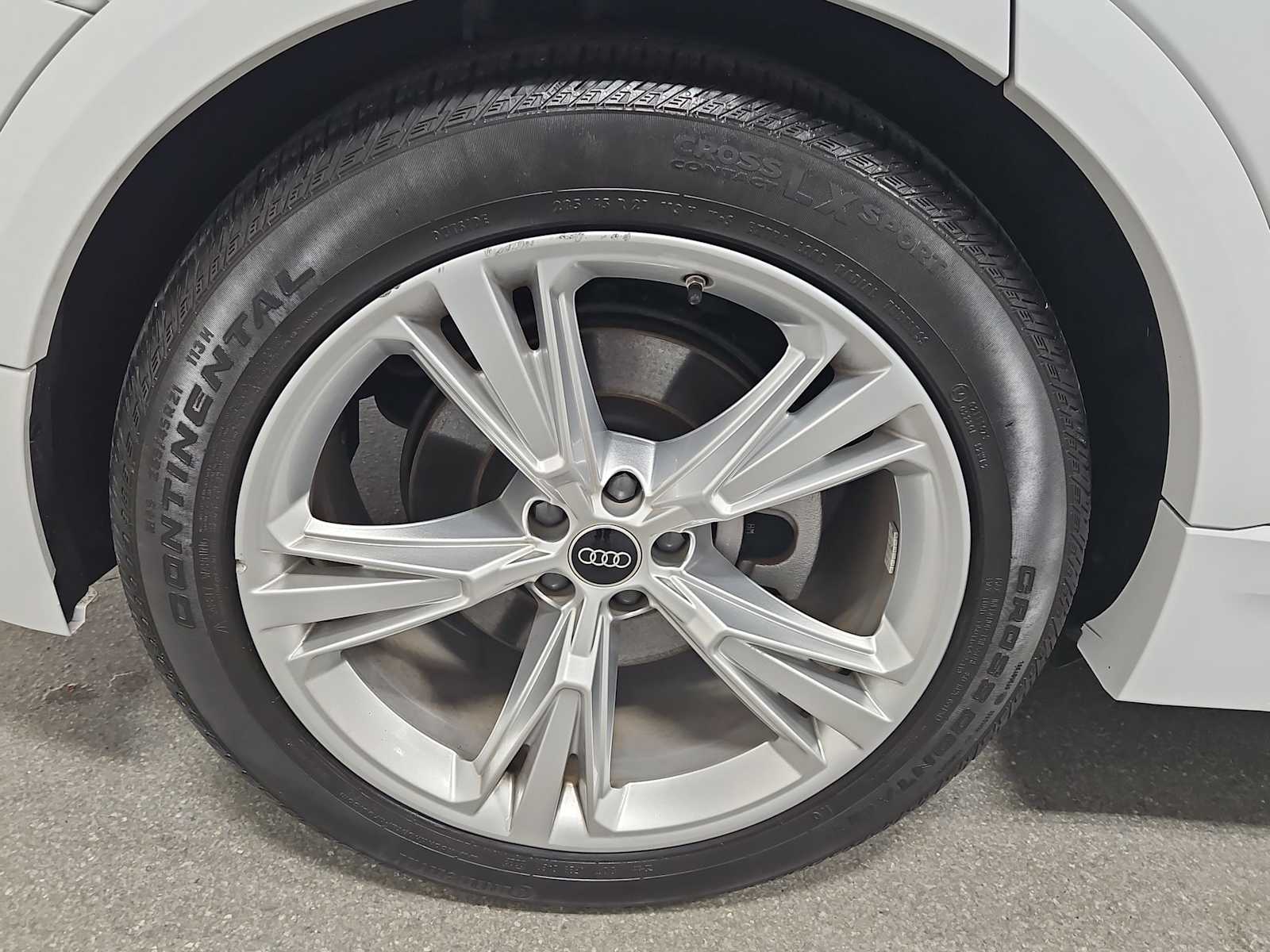 Thumbnail: 2023 Audi Q8 - 35