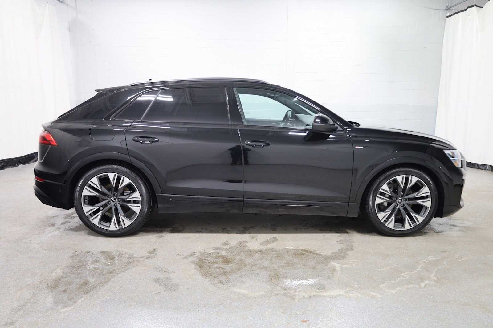 Thumbnail: 2026 Audi Q8 - 10