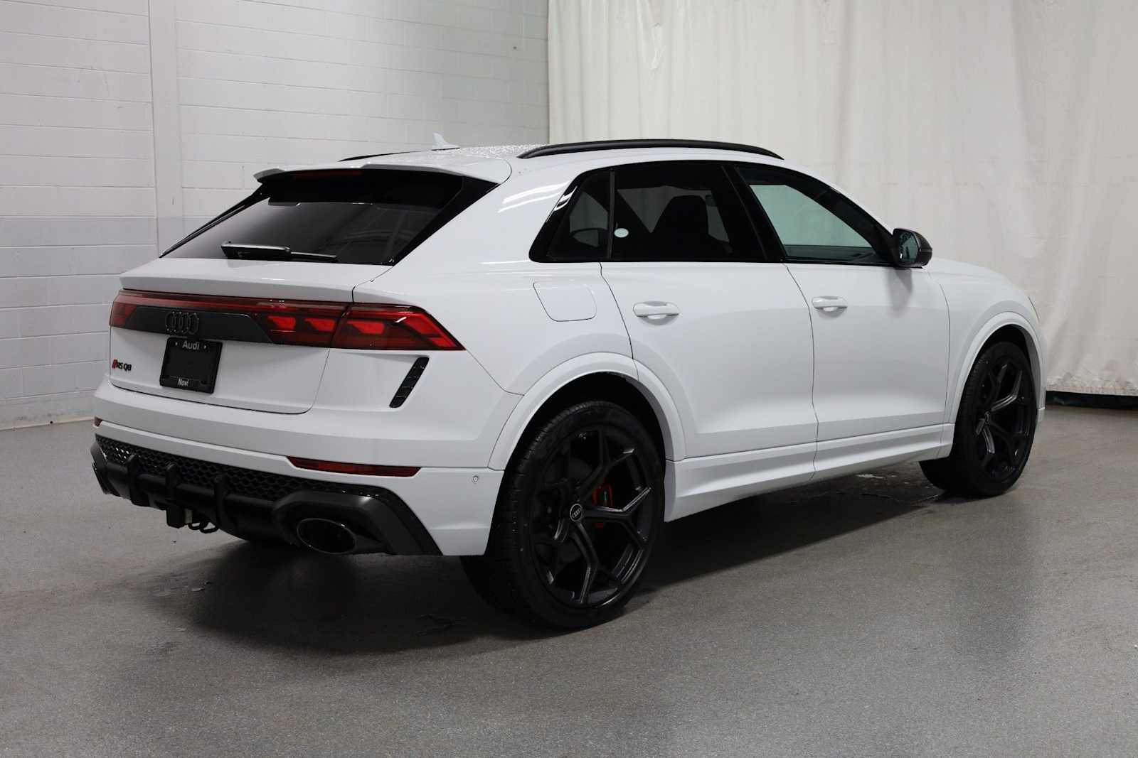 Thumbnail: 2026 Audi RS Q8 - 9