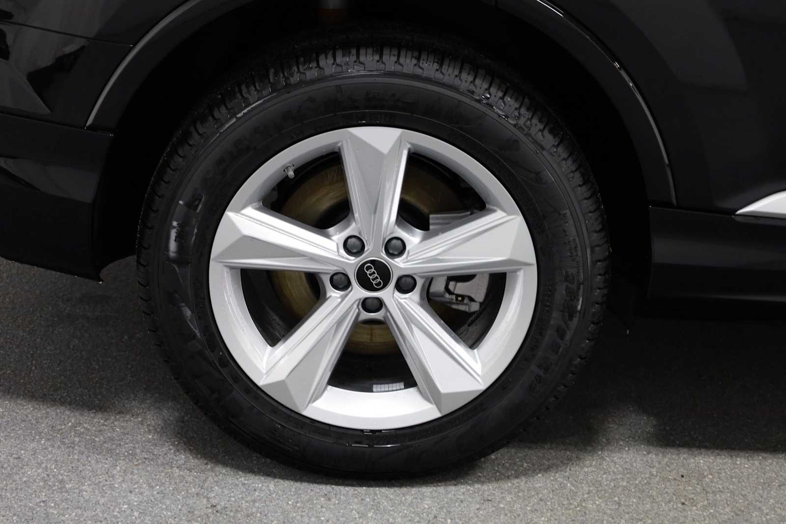 Thumbnail: 2026 Audi Q7 - 36