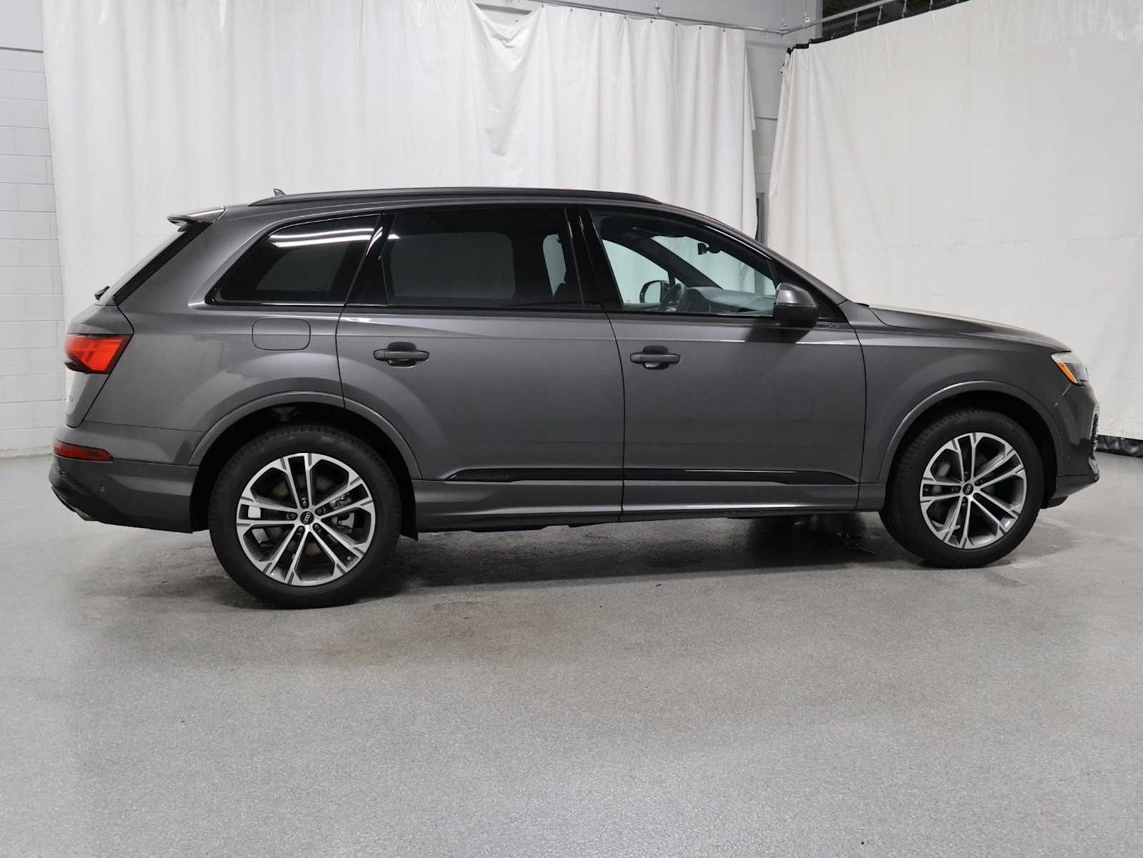 Thumbnail: 2026 Audi Q7 - 9