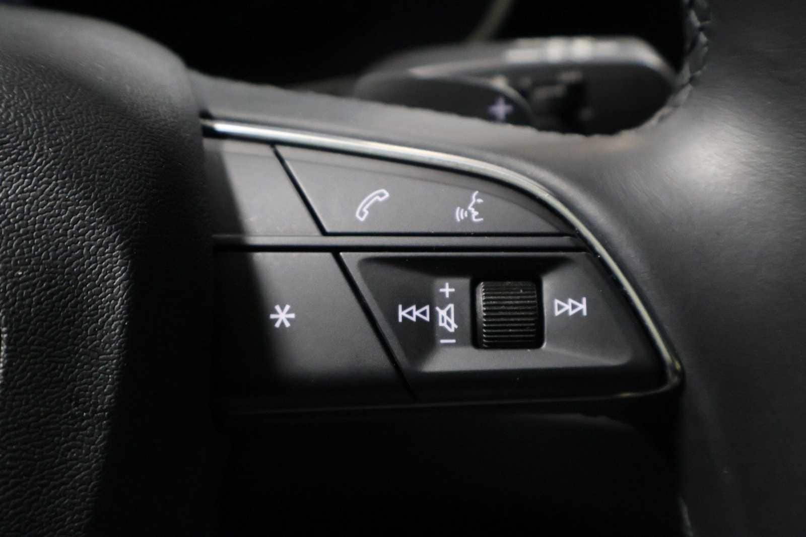 Thumbnail: 2023 Audi Q3 - 25