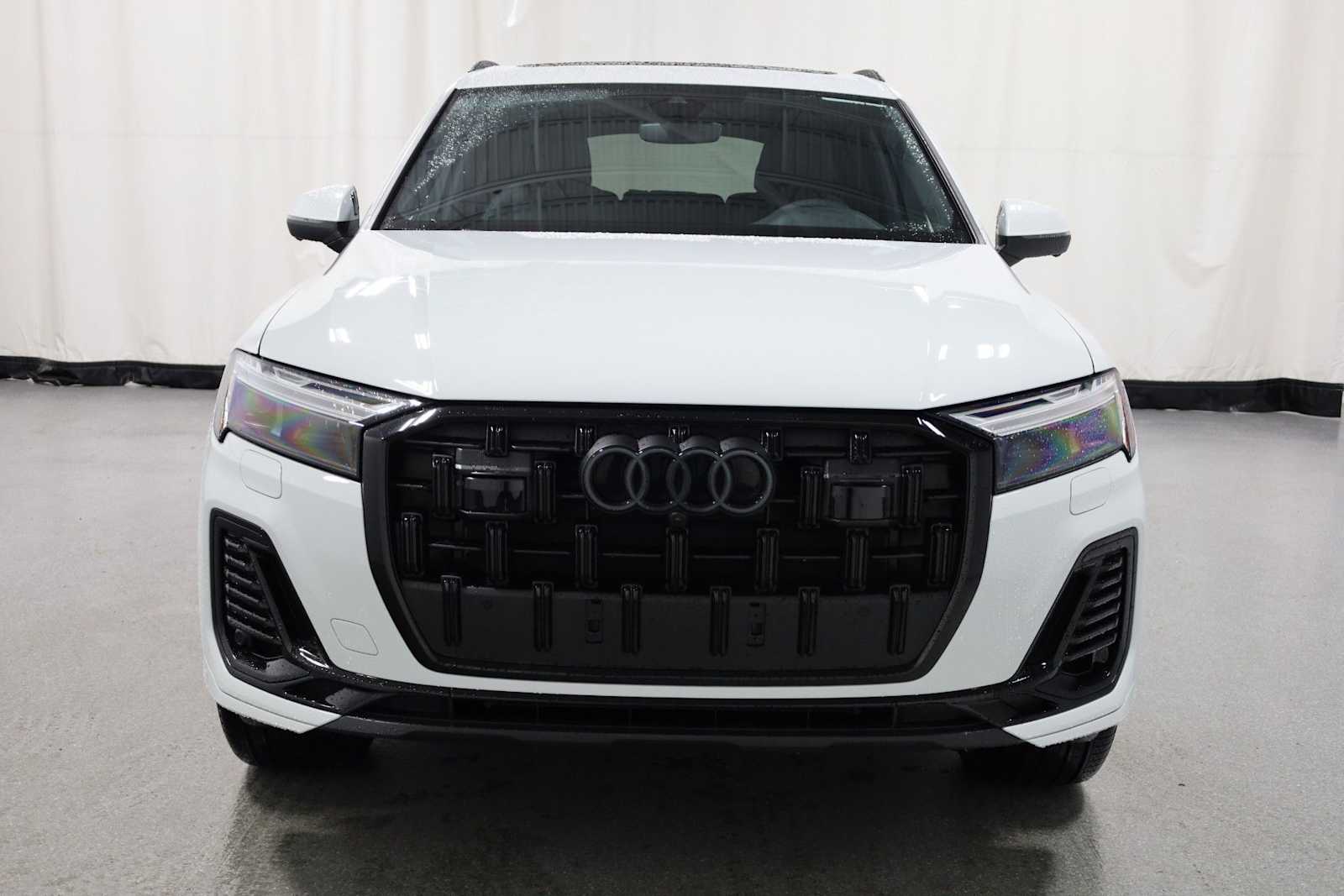 Thumbnail: 2026 Audi Q7 - 14