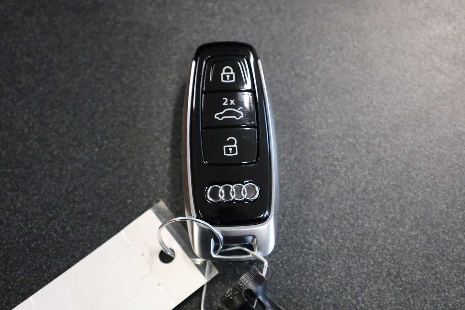 Thumbnail: 2026 Audi RS Q8 - 40