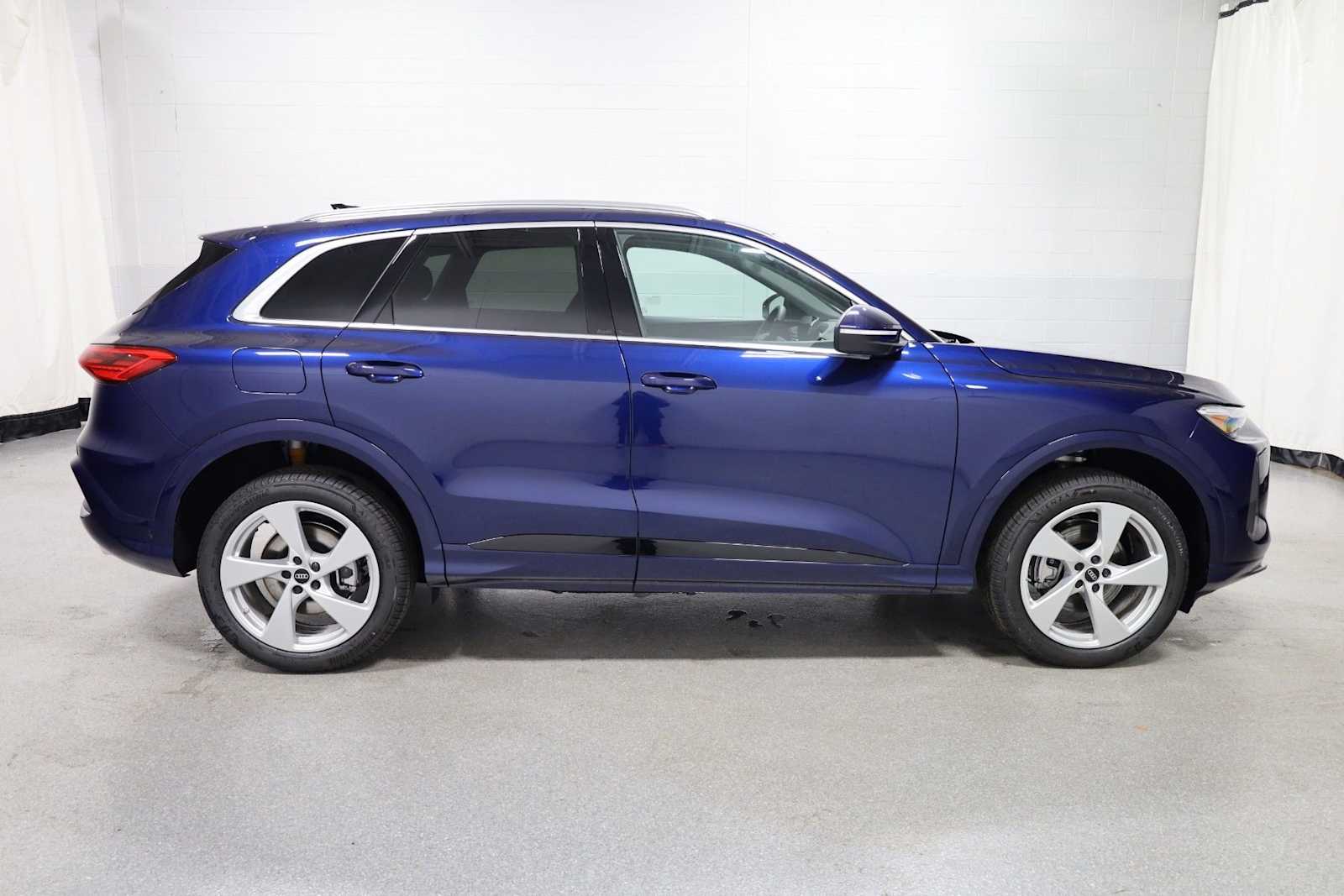 Thumbnail: 2025 Audi Q5 - 10