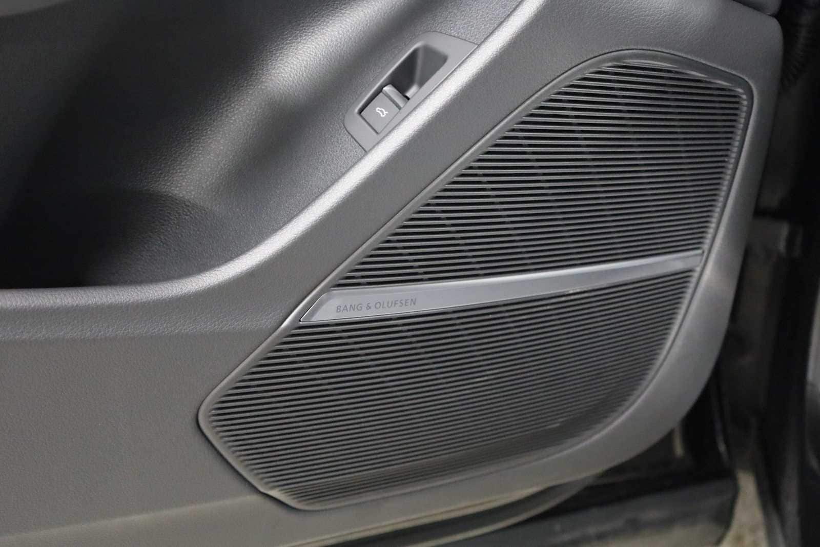 Thumbnail: 2026 Audi Q8 - 17