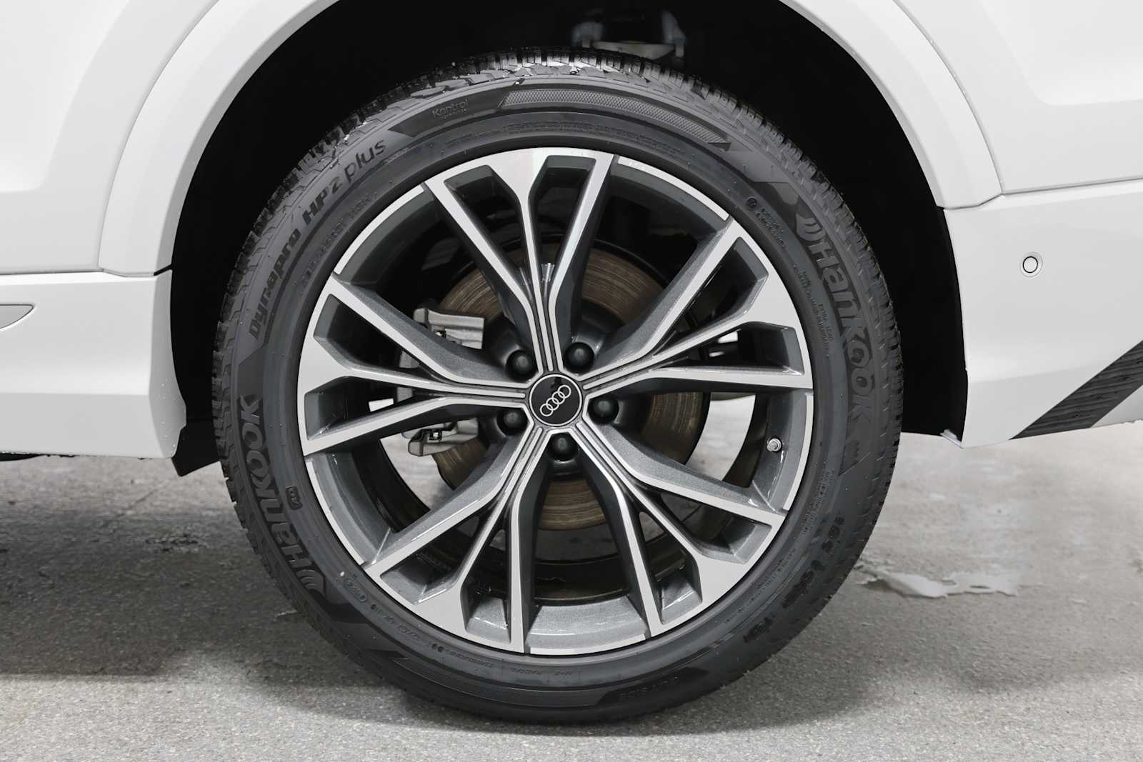 Thumbnail: 2025 Audi Q8 - 38