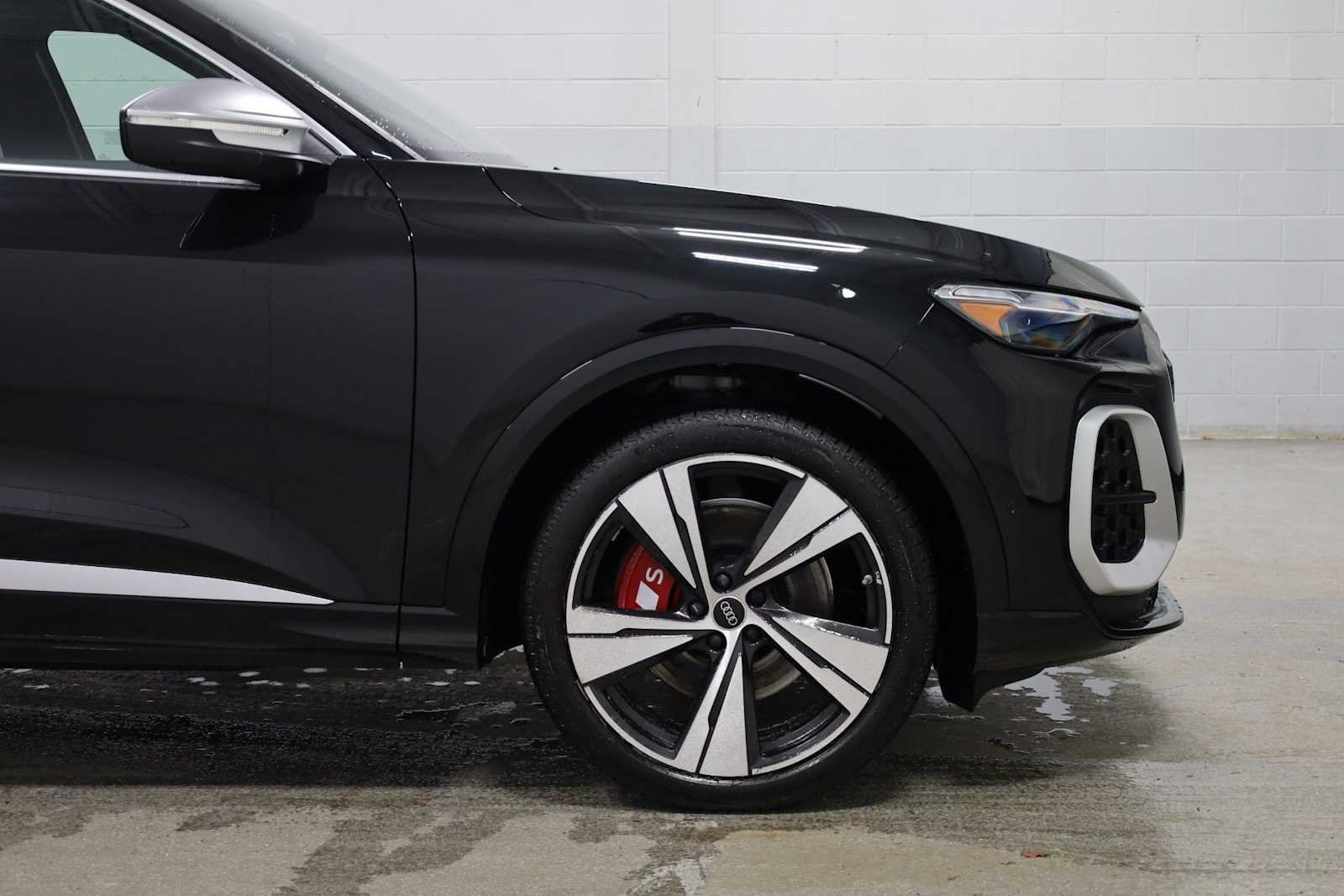 Thumbnail: 2025 Audi SQ5 - 11