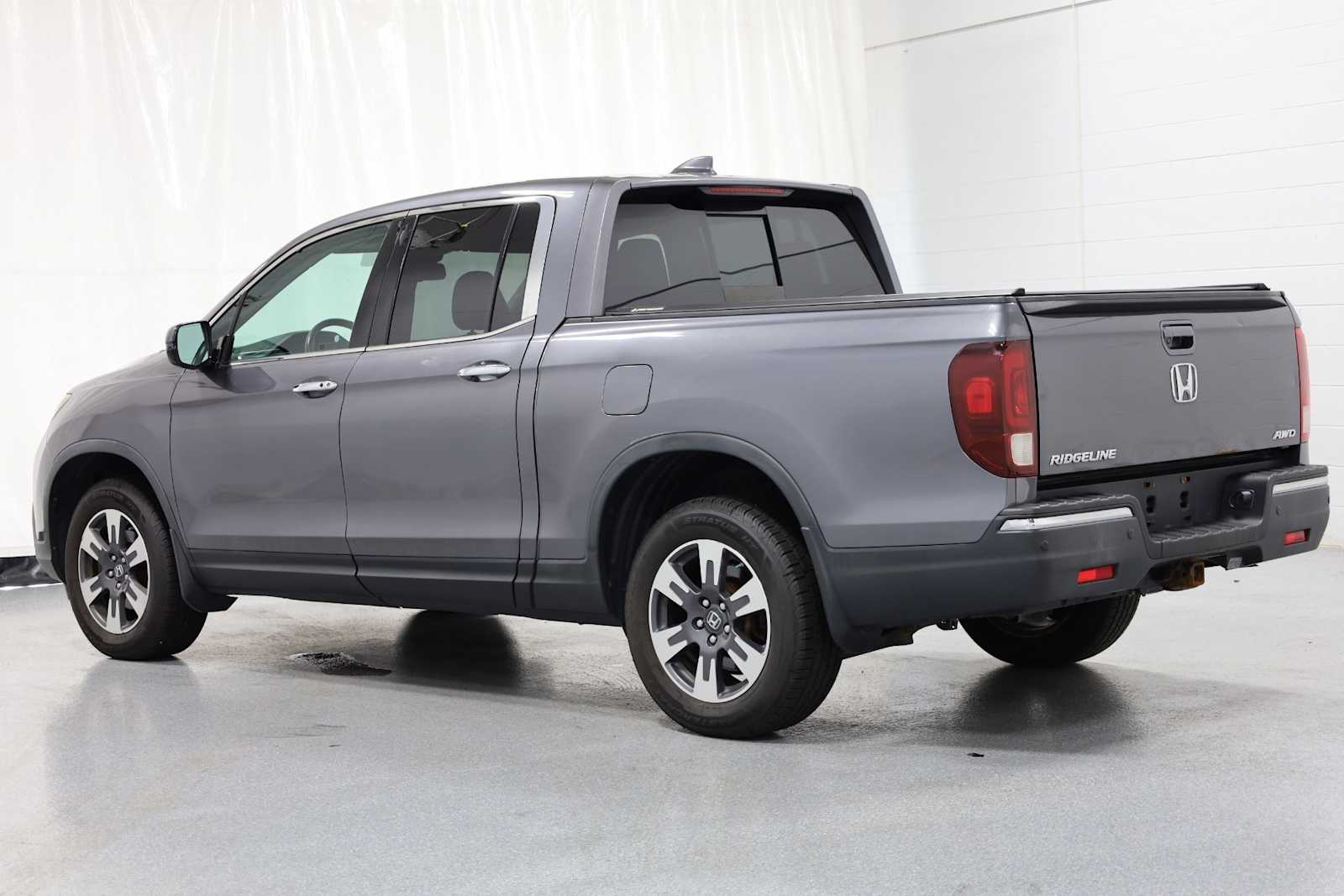 Used 2018 Honda Ridgeline RTL-E with VIN 5FPYK3F70JB001498 for sale in Farmington, MI