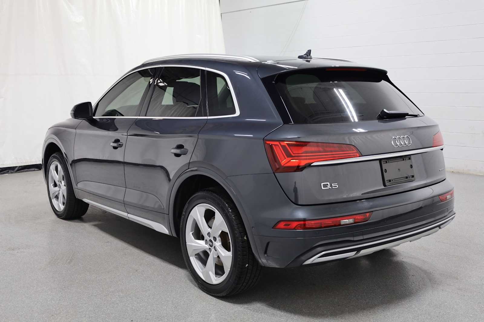 2021 Audi Q5 45 Premium photo 3